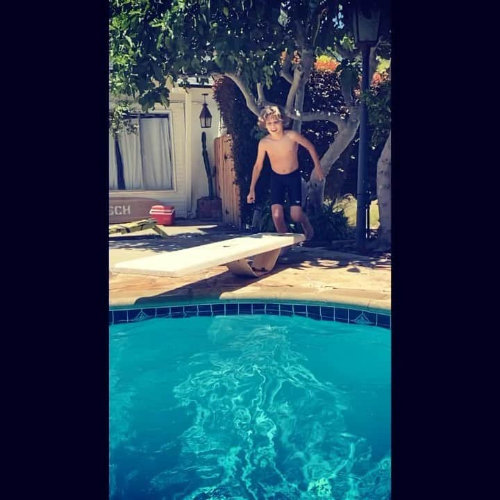 アマンダ・リゲッティのインスタグラム：「School’s out for summer! 🤩」