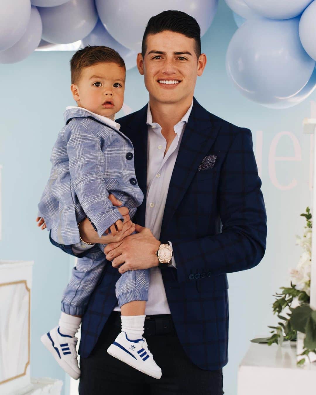 ハメス・ロドリゲスのインスタグラム：「Bautizo de Samu. 🙏👨‍👧‍👦」