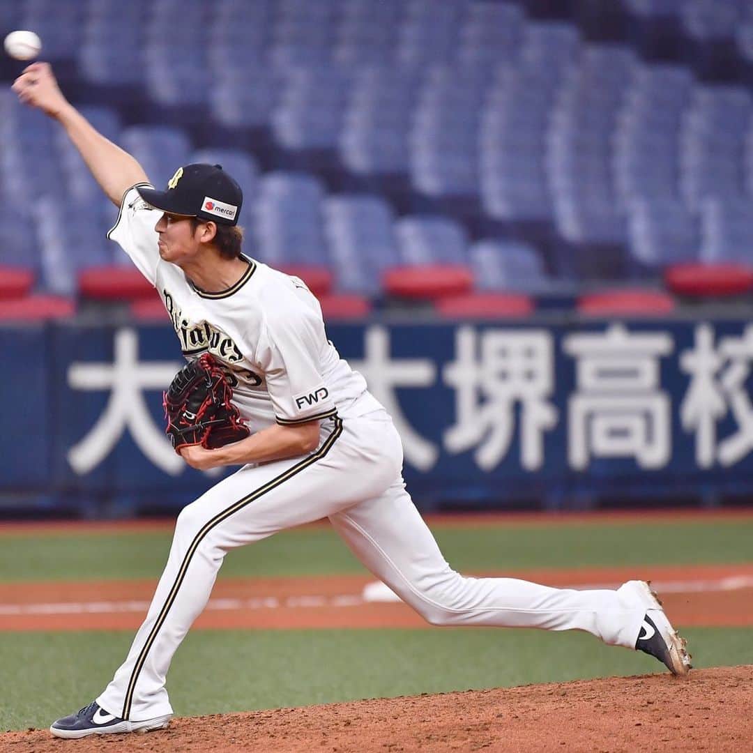 山崎颯一郎のインスタグラム：「今日で23歳になりました。　 birthday boy です㊗️ 誕生日を祝ってくださった方ありがとうございます。嬉しかったです。 一軍の戦力になるように頑張りますので応援よろしくお願いします📣 #はっぴーばーすでー #お母さんに感謝」