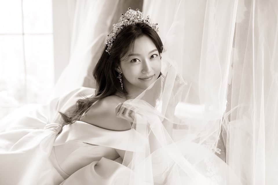 ハ・ヨンジュのインスタグラム：「👰‍♀️👑」