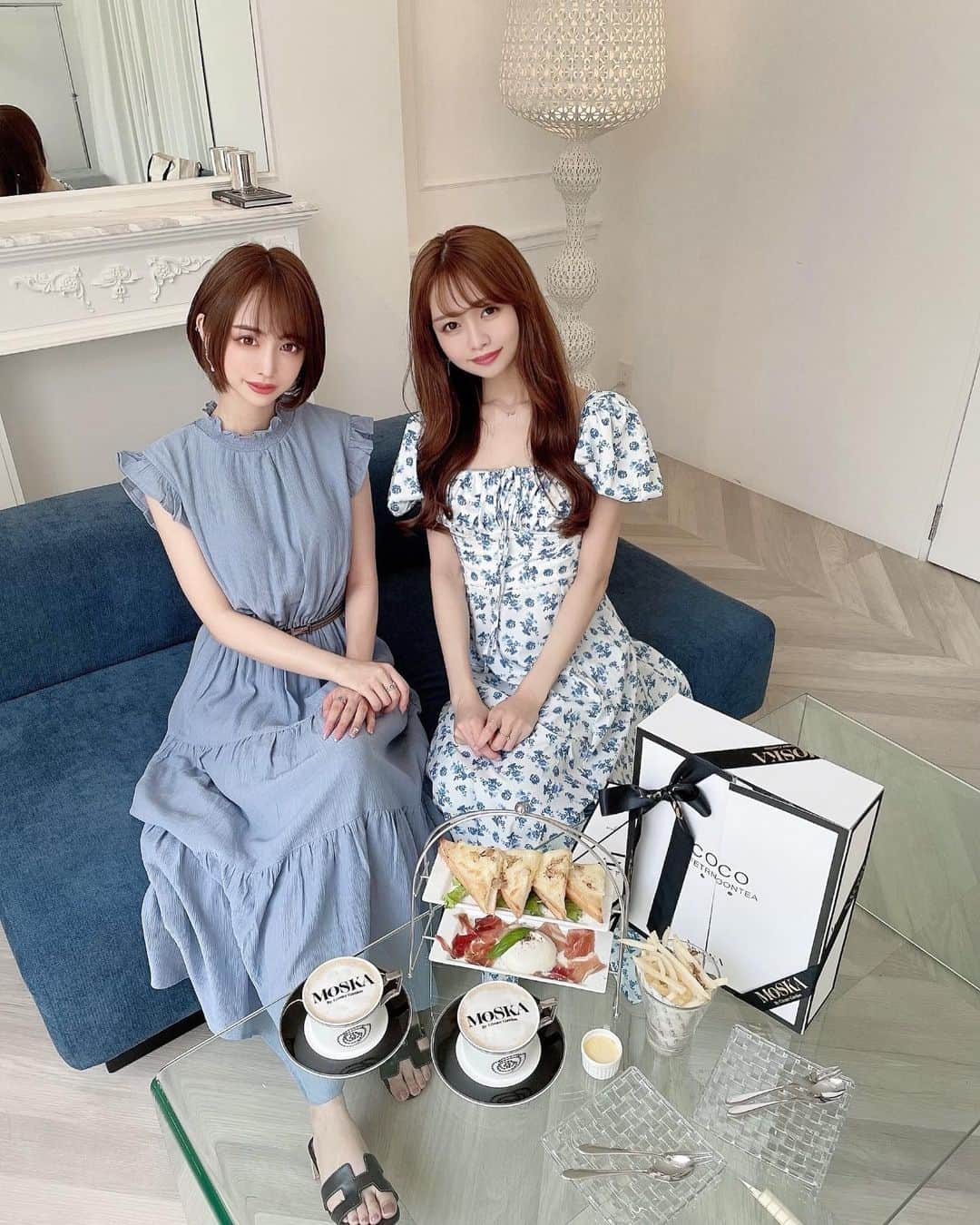 Isakoさんのインスタグラム写真 - (IsakoInstagram)「💠COCO Afternoon Tea💠 　 表参道の @moska_by_gingergarden さんのアフタヌーンティーセットのアラカルト付きバージョン🤍 　 とっても可愛い個室でサキ吉 @sakikichi1201 と二人で貸し切りしました🤍🤍 　 　 いつも本当に楽しくて時間があっという間🥺 早くまた会いたい💓 　 　 この日のお洋服は @stella_tokyo.jp 👗 　 　 　 #アフタヌーンティー#アフタヌーンティーセット#アフタヌーンティー巡り#アフタヌーンティー部#afternoonteatime#teatime#omotesandocafe#omotesando#gingergarden」6月15日 20時28分 - ichaaako