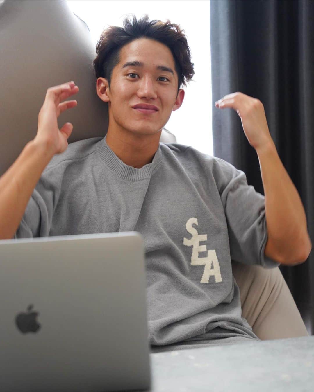 荒井陸さんのインスタグラム写真 - (荒井陸Instagram)「rainy season🌧💫🌫  #chillout #relaxtime #alonetime  #windandsea #nestwell #apple #macbook  #yogiboのある生活 #yogibo #dayoff #rainyday」6月15日 20時21分 - a2desu