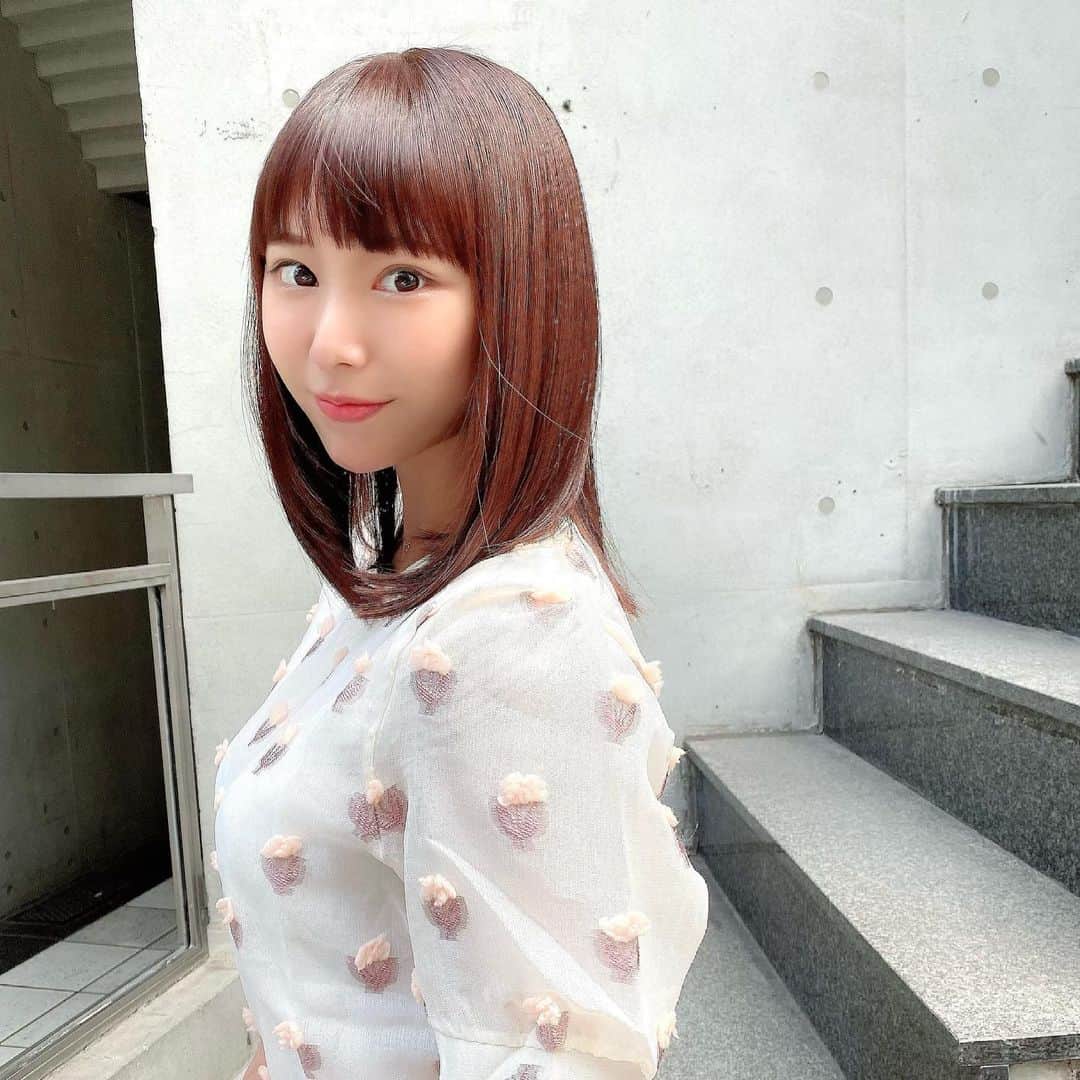 日向葵衣さんのインスタグラム写真 - (日向葵衣Instagram)「今日は #aids 恵比寿店の秋山先生に  髪の毛を綺麗にしていただきました⺣̤̬♥ 髪質改善とカラーカットフルコース。 いつもありがとうございます✨ 回数重ねる事に髪の毛のコシがすごいです  さらさら、というより ...