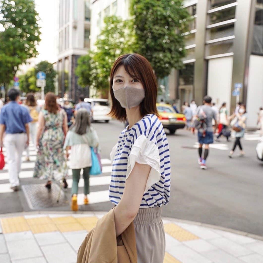 のインスタグラム：「こんばんは☺︎  今日もお疲れ様です😋  明日11時55分〜放送の #ヒルナンデス  @hirunandesu_ntv_official  「カラダのお悩みショッピング」のVTRに今回も出演させていただきました☺︎  毎回欲しくなるアイテムばかり揃っているので、これ良いなぁ、あれも良いなぁ、と今回も興味津々の私でした。笑  撮影も楽しかった🥰  ぜひご覧ください😋」
