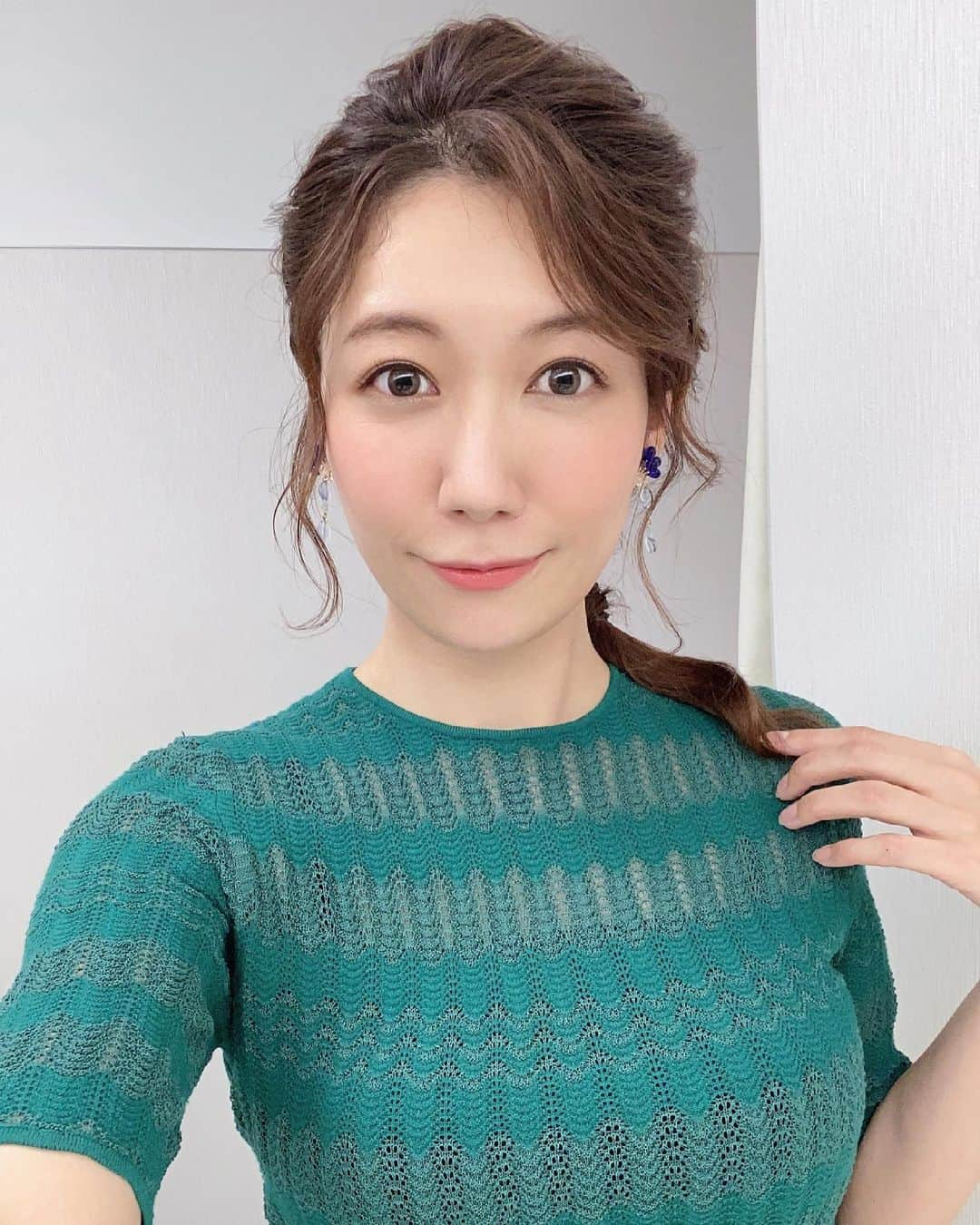 穂川果音さんのインスタグラム写真 - (穂川果音Instagram)「hair style  編み下ろしスタイルだよ〜 earrings→ @la_mimosa_accessori  #ヘアアレンジ　#ヘアスタイル　#編み下ろし　#イヤリング　#hairstyle #hairarrange #earrings #まとめ髪　#編み下ろしアレンジ 　#6月コーデ　#春コーデ　#梅雨コーデ」6月15日 12時40分 - hokawakanonn