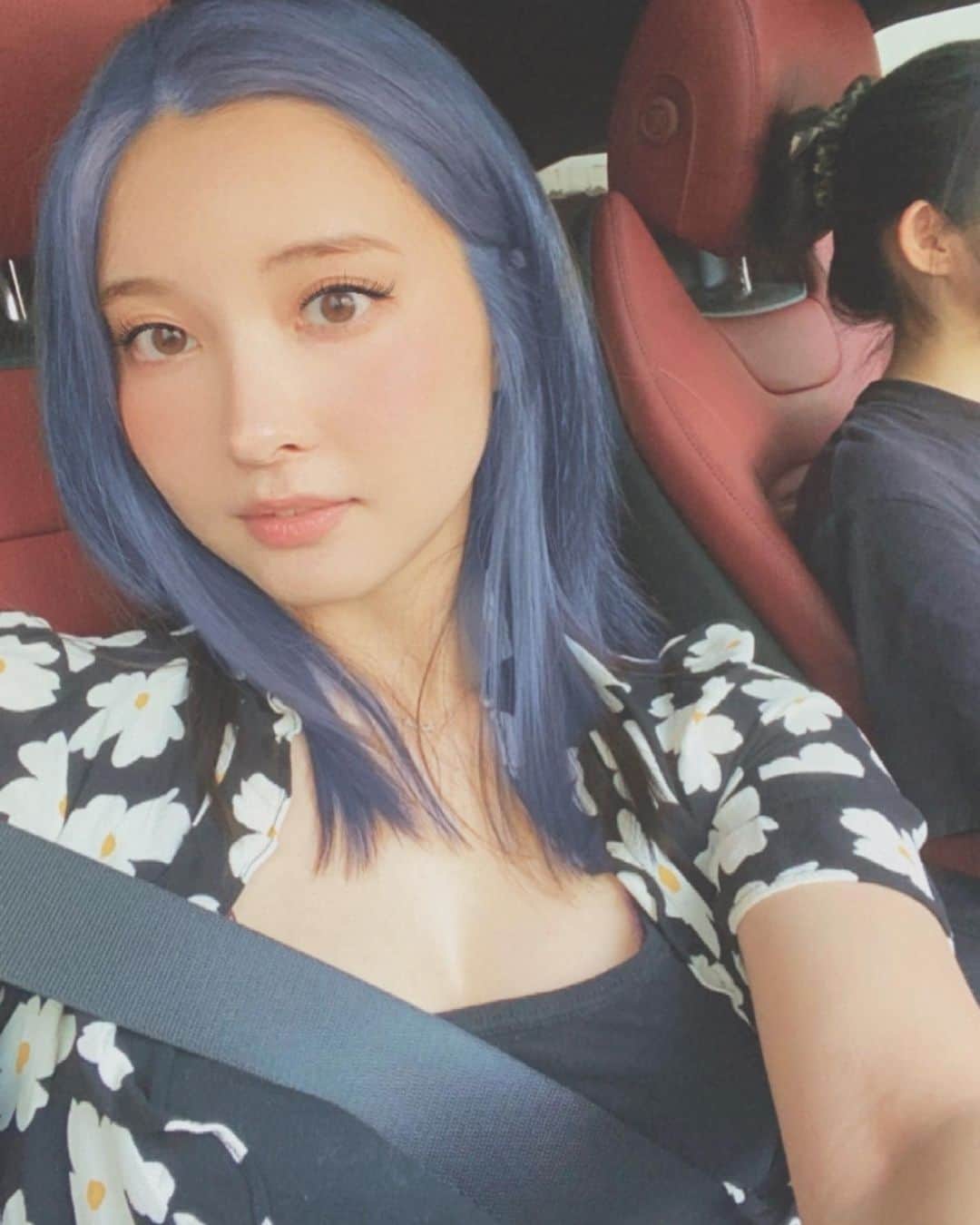 大石絵理のインスタグラム：「if i were a blue hair girl🦋🌎🫐💙」