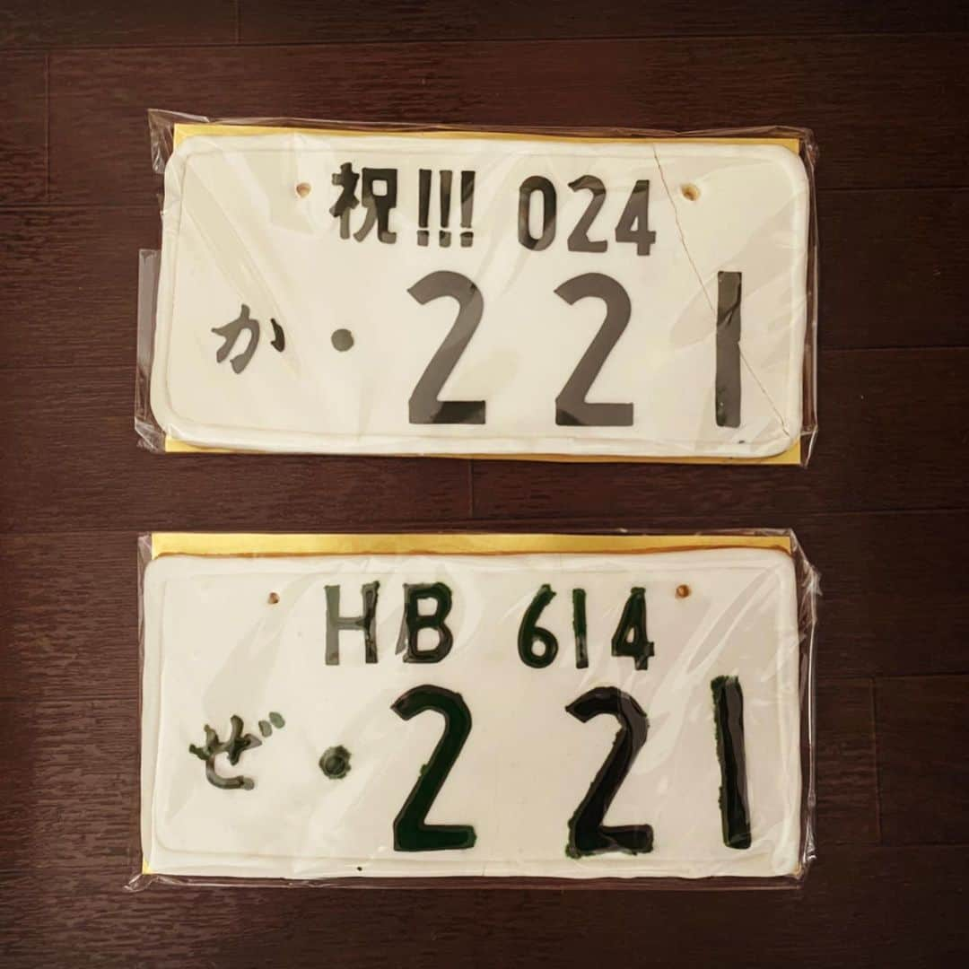 藤井風さんのインスタグラム写真 - (藤井風Instagram)「awww thank you Honda @goodgroove_vezel this is so sweet. can you see that, this is license plate made of cookie 🍪  “Kirari” is being one of my biggest songs so far because of this opportunity. Thank you for using my song as an amazing soundtrack for the commercial and your life!! Honda @goodgroove_vezel さんから、ナンバープレートクッキーいただきました！「きらり」を素晴らしいCMの、そしてあなたの人生のサウンドトラックにして下さってほんとにありがとうございます！🙏」6月15日 14時55分 - fujiikaze