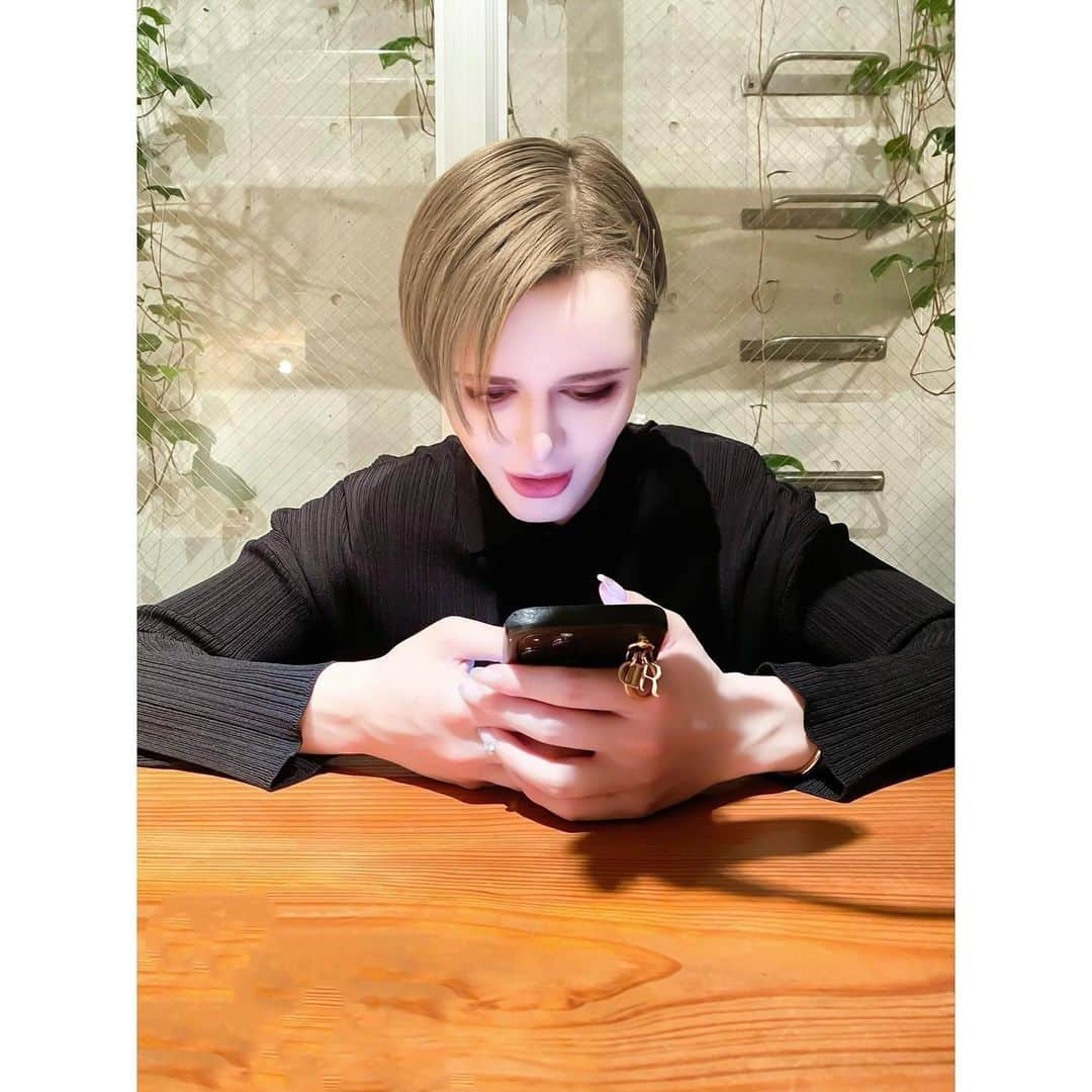 Matt（マット）さんのインスタグラム写真 - (Matt（マット）Instagram)「・ 沢山DMありがとう😉🤍📱📱📱 コスメ&スキンケアプロデュース頑張る💕」6月15日 14時54分 - mattkuwata_official2018