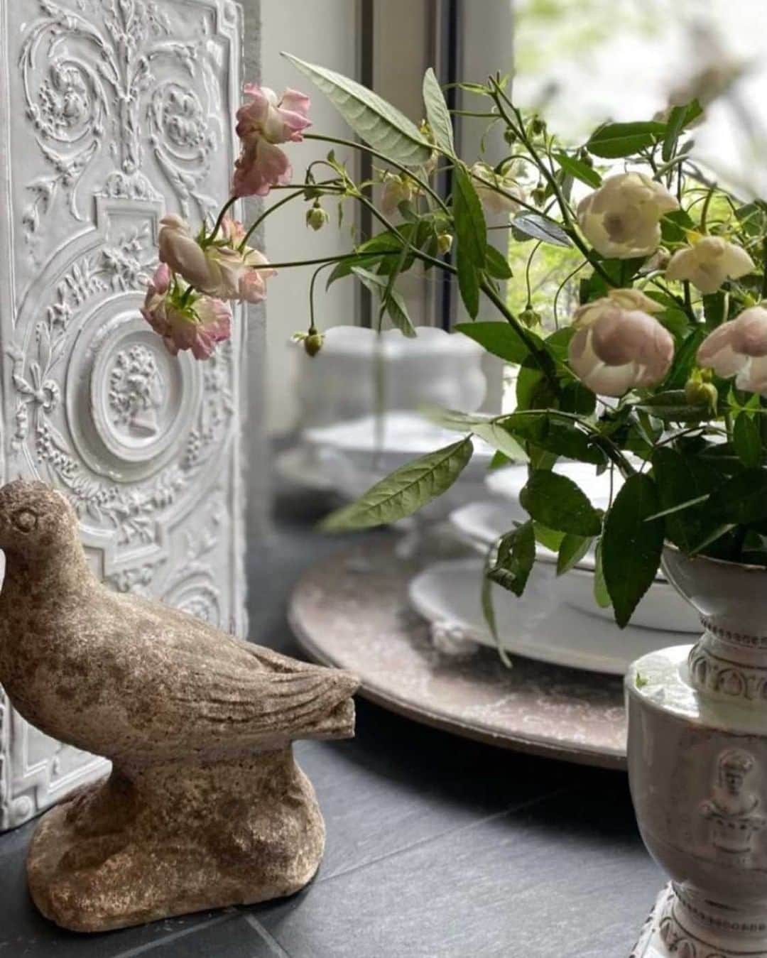 のインスタグラム：「Enchainement & Objects of XVIII,XIX th c. Elements  #lejardinouvert #ルジャルダンウヴェール  #enchainement  #アンシェヌマン   @lejardinouvert」