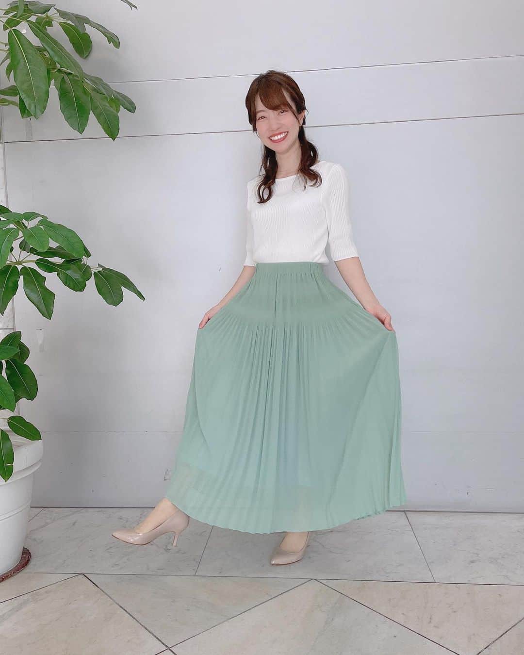 原直子さんのインスタグラム写真 - (原直子Instagram)「ホワイト×グリーン＝さわやか🌱✨  #elvencedeux  #グリーンスカート　 #低身長ファッション #ミニマムコーデ」6月15日 21時16分 - naoko_15_hara