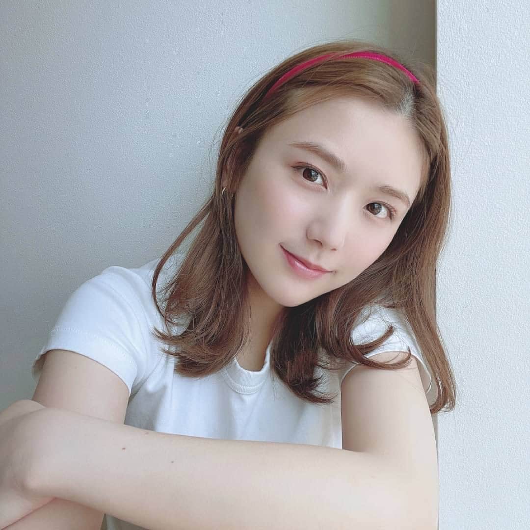 ひよんさんのインスタグラム写真 - (ひよんInstagram)「💓💓 ㅤㅤㅤㅤㅤㅤㅤㅤㅤㅤㅤㅤㅤ FASIOがリブランディングされたから、 新しいコスメでメイクしてみた🤭❣️ マルチフェイススティックは全10色あって 02,09が特にお気に入り😍 肌に優しい処方でできてるけど ウォータープルーフなのが嬉しい😆💓  7月に発売する新商品のパウダリーティントアイブロウは リキッドがパウダーに変わってくれて ムラなくふんわりした眉を描いてくれるから、 ナチュラルな感じに仕上がったよ☺️✨ パッケージも可愛くてよき😘💯👏  #make #makeup #kose #FASIO #fasio_pr #新作コスメ #ファシオ  #ファシオ新作 #パウダリーティントアイブロウ #ひよん」6月15日 16時18分 - cchan_fee4