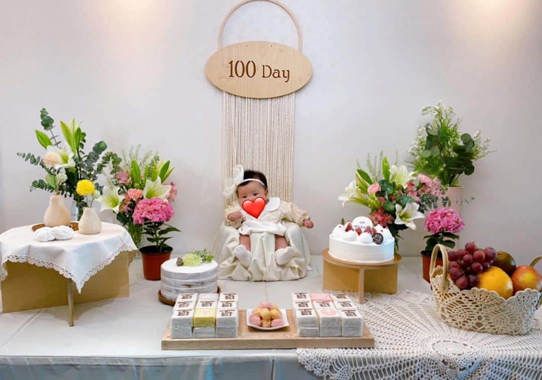 とぎもちさんのインスタグラム写真 - (とぎもちInstagram)「.  ちびもち(娘)の100日記念（백일)💕  日本ではお食い初めかな？  生まれてもう100日経ったのか！ 早い (☉ω☉)✨💦 . #100日記念 #100日祝い #お食い初め #韓国 #生後100日 #韓国100日祝い #べギル #ちびもち #とぎもち #ちびもち100日記念 #백일 #백일떡 #백일아기」6月15日 16時34分 - togistagram