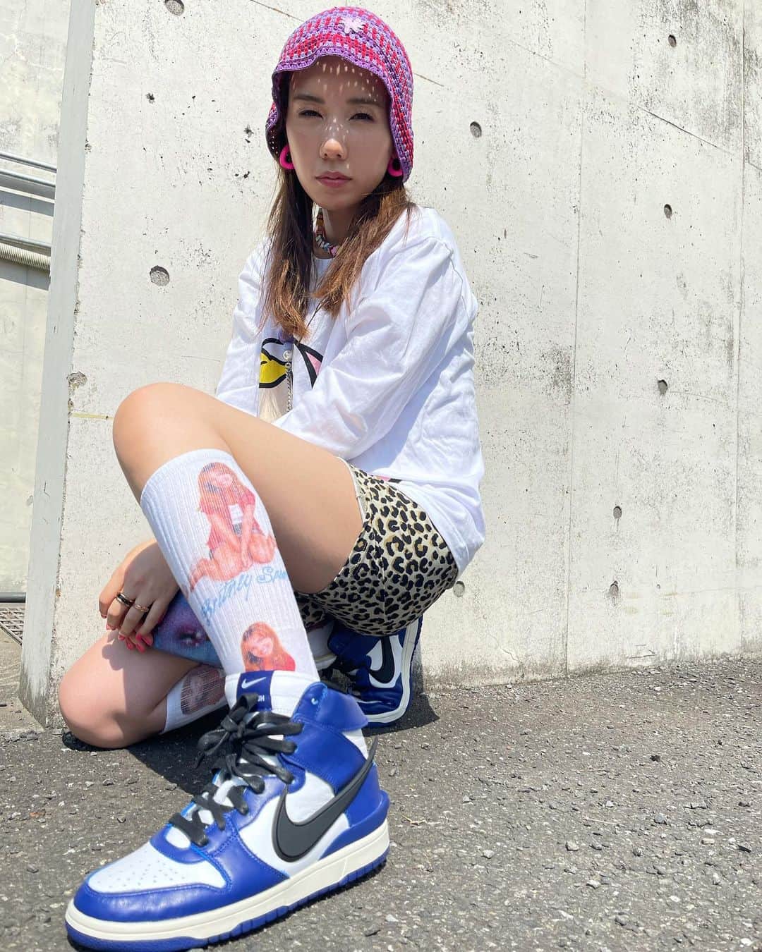 仲里依紗のインスタグラム：「キモ撮りってゆーやつやりたかったのに なにこれ？な写真撮れたよ😇 6/15の今日は開運最強日だから温めてた @ambush_official @nike ダンクハイ👟を張り切って下ろしたのに、この表情で全てぶち壊し😇👋🏻  #梅雨入りしたのに #すげー晴れてるじゃん #キツネさんと今日は仕事した #この表情の先にはキツネさん #あーだからか #ブランドさんをタグ付けするのが本当に申し訳ないくらいの写真 #タグ付けしてごめんなさい #キモ撮り  ちなみにヒョウ柄のバイカーショーツは匂わせです 🐆@re._oyoufukuyasan_」