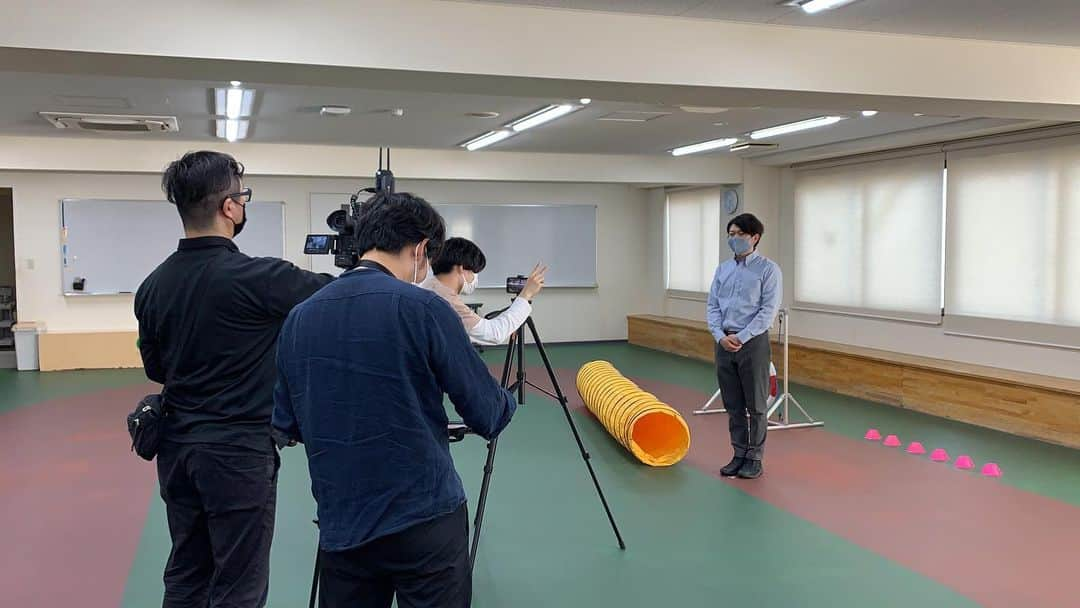 大阪ECO動物海洋専門学校さんのインスタグラム写真 - (大阪ECO動物海洋専門学校Instagram)「【オンライン学園祭用】 動画をつくるにあたり、撮影や編集のポイントについてレクチャー動画を先生方にご協力いただき作成しました🎥✨ 1年生は今後の参考になりますので、必要であれば繰り返し視聴してくださいね☺️♪  ※詳しくはホームルームにてお伝えします。  #オンライン学園祭 #大阪eco #大阪eco動物海洋専門学校 #動物 #専門学校 #動物飼育 #動物園 #水族館 #飼育員 #ドルフィントレーナー #アクアリスト #動物看護師 #トリマー #ドッグトレーナー #トリミング #犬 #animal #dog」6月15日 17時43分 - osaka_eco