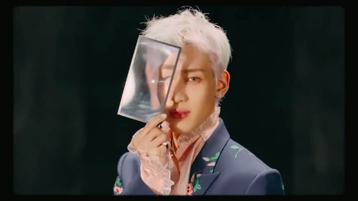BamBam のインスタグラム：「뱀뱀 (BamBam) 'riBBon' MV Full version link in Bio🎀  #뱀뱀 #BamBam #riBBon #BamBam_riBBon」