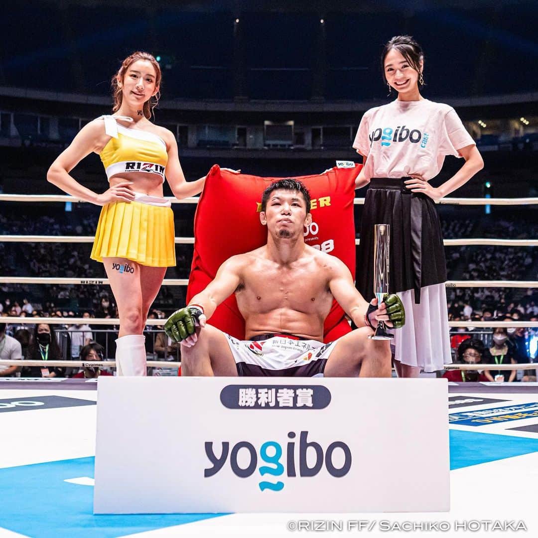 緑川静香のインスタグラム：「『yogibo presents RIZIN.28』 斎藤裕選手vsウガール・ケラモフ選手のプレゼンターをやらせていただきました✨✨✨  息するの忘れるほどドキドキした試合でございました！ 斎藤選手おめでとうございます🎉  選手の皆様の魂のぶつかり合いを目の前で観させて頂き、とても感動しました😢👏✨ お疲れさまでした🙇‍♀️  RIZIN最高っ！！！🎉  次の大阪も楽しみっっっ❤️  #rizin #rizin28 #プレゼンター #yogibo  #格闘技 にどんどんハマってく #あー楽しかった #大晦日のような高揚感が続いておりました #とりあえず今 #キックボクシングいきたい #最近仕事で行けておらず #くぅぅーーー🥊」