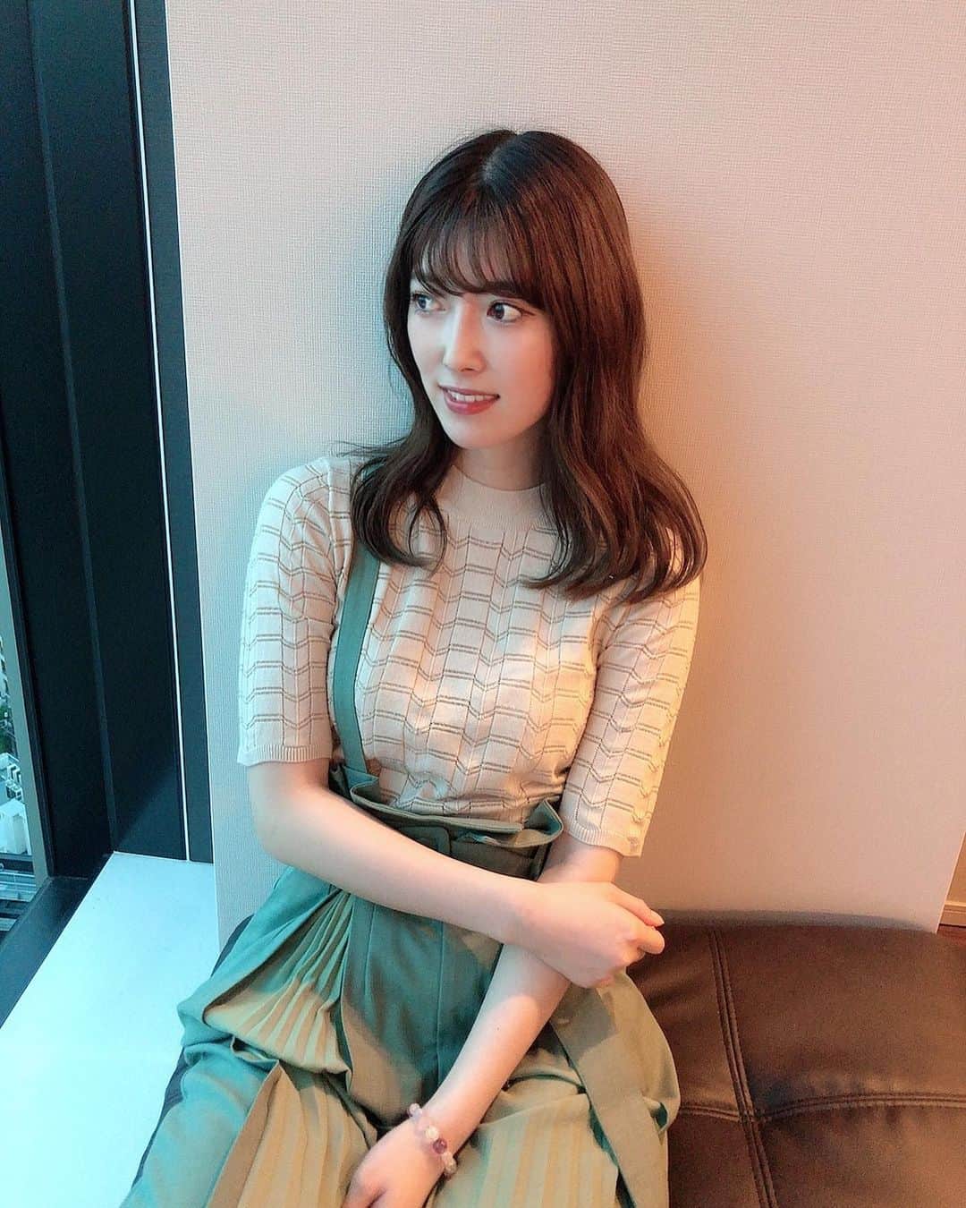 日下部美愛のインスタグラム：「本格的に暑くて絶対夏越せない〜〜  #photo #japan #model #me #hair #fashion #selfie #makeup  #followme #instagood #camera #instadaily #dailylook #사진 #데일리  #데일리 #셀카 #메이크업 #아이돌 #일본 #일본여자」