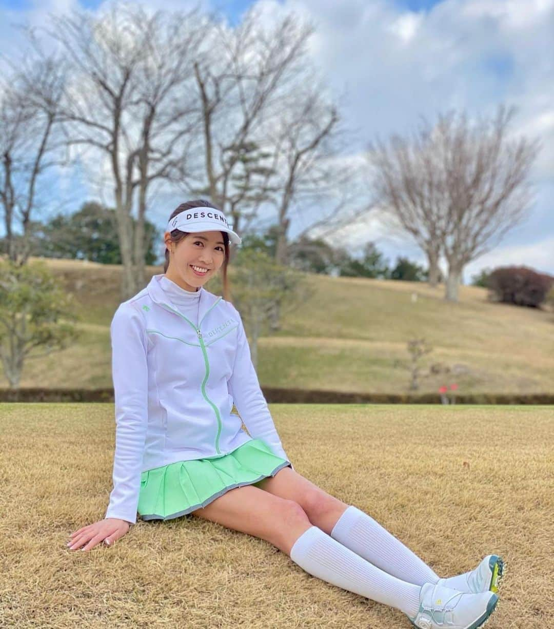 ❤️cutie.jp❤️【キューピー】のインスタグラム：「ゴルフ美女特集🏌️‍♀️ * 今回ご紹介させて頂きますのは 初めてのご紹介になります * Nanaさん＜@nana_golf＞のお美しいお写真です📷✨ * 恵比寿でネイリストとして働かれているNanaさん ハイライト拝見させていただきましたがネイルがめちゃめちゃお上手💅 * 美容意識が高く本当にお綺麗ですよね🥺 * しかも最高スコアが85とゴルフもお上手なんです🏌️‍♀️ * そしてこちらのコーデなのですがとてもおかわです🥺 * 全身デサントのコーデで組まれております * スカートのライムミント色がとても爽やかでかわいい😍 * 白とライムミント色は本当に相性抜群ですね これからの夏にこの色合わせ是非してみてください✨ * とんでもなくかわみで御座いました😆  Nanaさん 眼福なお写真誠にありがとうございました🥺 これからもこのような素敵な投稿楽しみにしております💓 ＿＿＿＿＿＿＿＿＿＿＿＿＿＿＿＿ ◆◇◆◇◆◇◆◇◆◇◆◇◆◇◆◇ ￣￣￣￣￣￣￣￣￣￣￣￣￣￣￣￣ 紹介をご希望の方は 投稿の写真へのタグ(@cutie.jp) と #キューティー のタグ付けをお願い致します💗💗 ◆◇◆◇◆◇◆◇◆◇◆◇◆◇◆◇ @nana_golf #美人 #かわいい #綺麗 #モデル #ごるふ女子 #ゴルフ女子 #ゴルフウェア #ゴルフコーデ #ゴルフすきな人と繋がりたい #instagood #fashion #instagram #makeup #cute #cutie #kawaii #model」