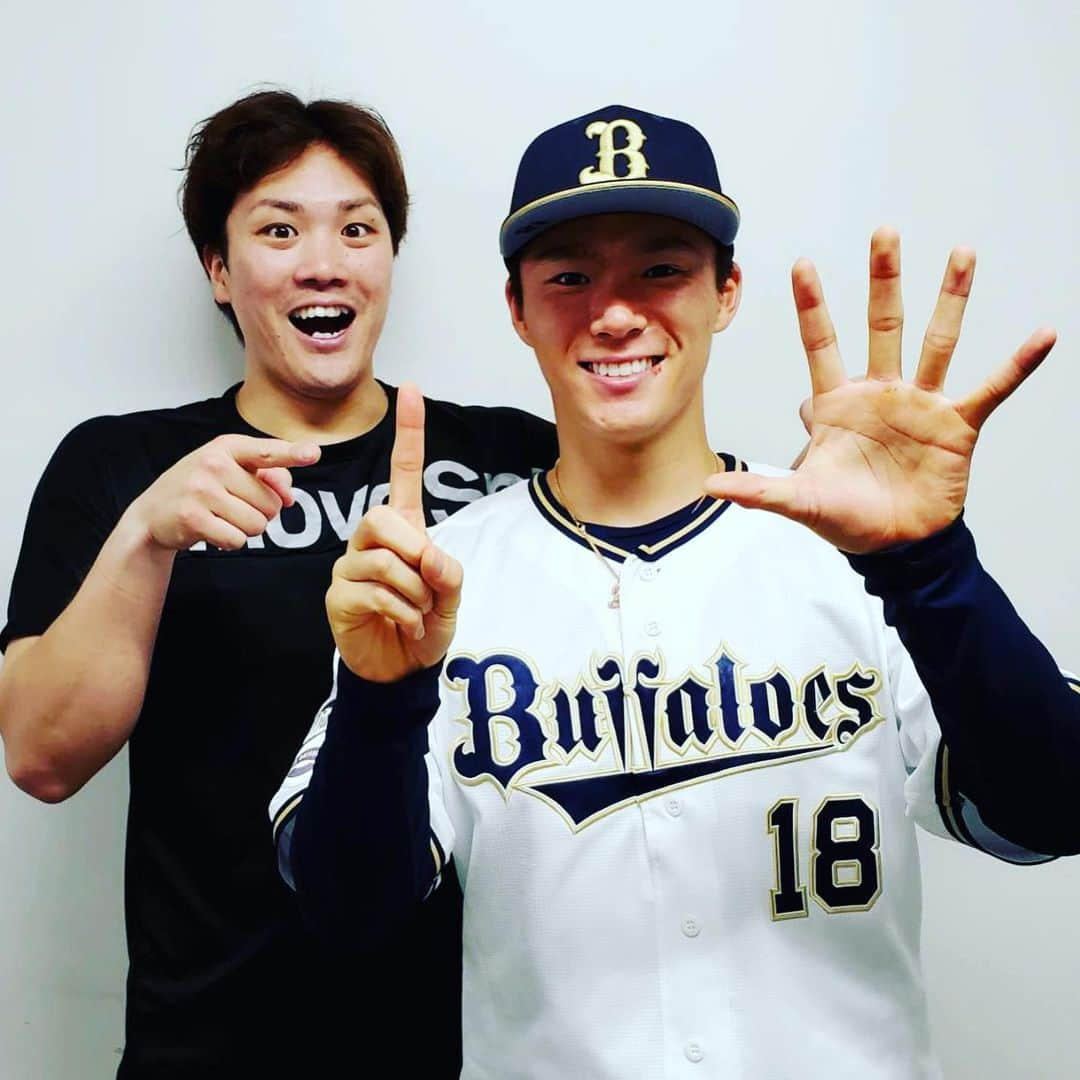 山本由伸さんのインスタグラム写真 - (山本由伸Instagram)「ラオウさんえぐい！🙇‍♂️ トライさんもえぐいっ！🙇‍♂️  次回登板も頑張ります！ #杉本裕太郎 #伏見寅威 #山本由伸」6月15日 19時20分 - yoshinobu__yamamoto