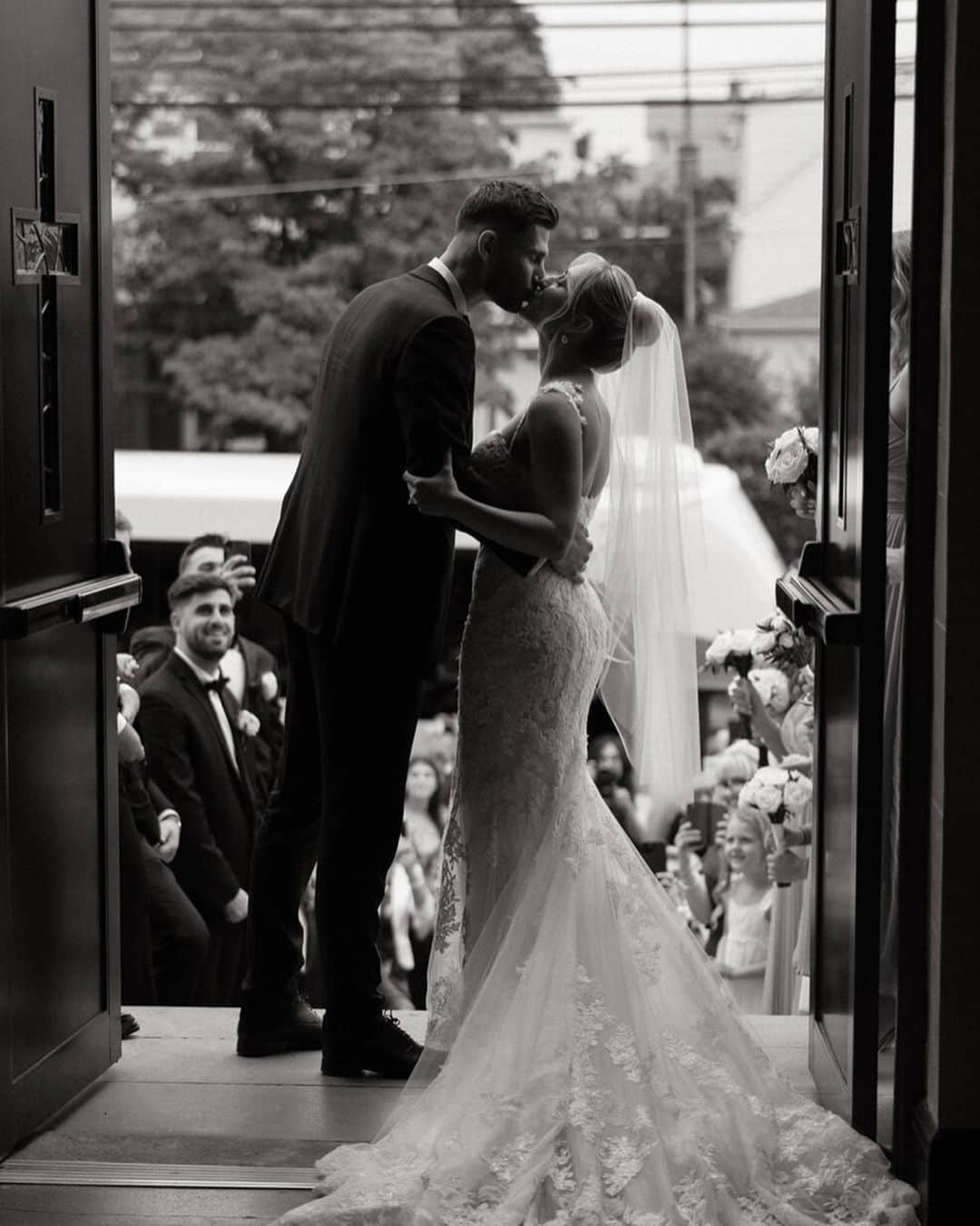 マット・ミアガのインスタグラム：「Mr.& Mrs. Miazga  12.06.21」