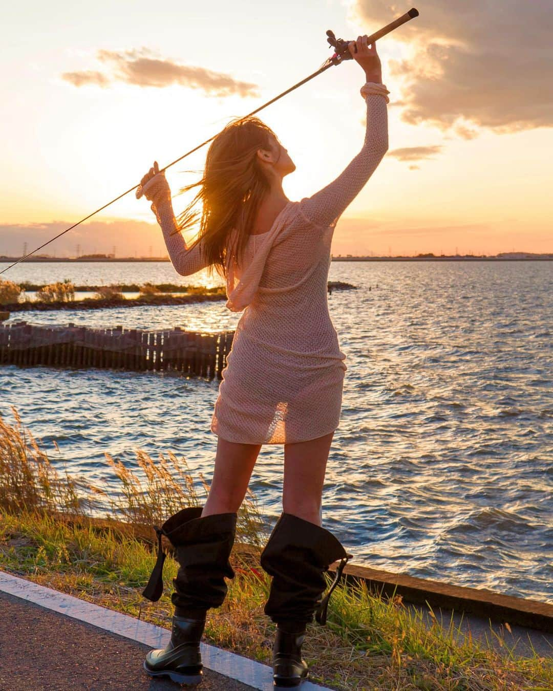 大森美知さんのインスタグラム写真 - (大森美知Instagram)「fishingイベント告知 &タックル抽選会お知らせ🐟❤️‍🔥 釣り好き始めたい方へ✨  FISHING PEEPS POP UP in 代官山 蔦屋書店 蔦屋書店1号館 1階 ブックフロア 2021年06月16日(水) - 06月29日(火) 開催します！  2021年に創刊75周年を迎え、釣りの楽しさ、釣りの環境を守ることの大切さを伝え続けている出版社「つり人社」が提案する新しい「釣り」の生活様式をパッケージングしたPOP UPを開催します。釣りを中心とした様々な遊びを提案する「FISHING PEEPS」の世界観を、代官山 蔦屋書店の空間で作り上げました。フィッシングアウトドアのNEW WAVEを感じてください。  【参加ブランド】(順不同) DRT ※抽選販売受付 captainshelm ELECTRIC abu garcia つり人社 Foxfire Huerco RGM WILD THINGS GRAMICCI Shipsmast 　  【※重要※】DRTの商品について DRTの以下の商品につきましては、Peatixにて抽選販売の受付を行います。 ・6月号増刊『FISHING PEEPS』1,540円(税込)+「TiNY KLASH」5,665円(税込) =7,205円 ・6月号増刊『FISHING PEEPS』1,540円(税込)+「KLASH9」9,350円(税込) =10,890円 ※おひとり様1点までとさせていただきます。  ▶ 詳細はこちら (Yahoo!ショッピングへ遷移します) 抽選応募期間：2021年6月16日(水)11時00分 - 2021年6月17日(木) 20時00分    ※おひとり様につき1点のみ、1回限りの応募とさせていただきます。 ※ご当選された方のみに購入権が与えられます。 ※転売目的でのご応募はお断りいたします。 ※販売期間中にご購入いただけない場合は、当選による購入の権利が失われます。 ※同一のお客様による複数応募が判明した場合、誠に恐縮ではございますが、無効とさせていただくことがございます。 ※購入システム上、雑誌『FISHING PEEPS』とのセット販売となります。既に本誌をお持ちの方には大変申し訳ございませんが、予めご了承下さい。 ※当選後の辞退は承れません。 ※ご入力いただいた個人情報は、本件に関する諸連絡のみに使用し、それ以外の目的には利用いたしません。  #バス釣り #アウトドア #釣り #fishing #fashion #大森みち」6月15日 21時47分 - michi_oomori_official