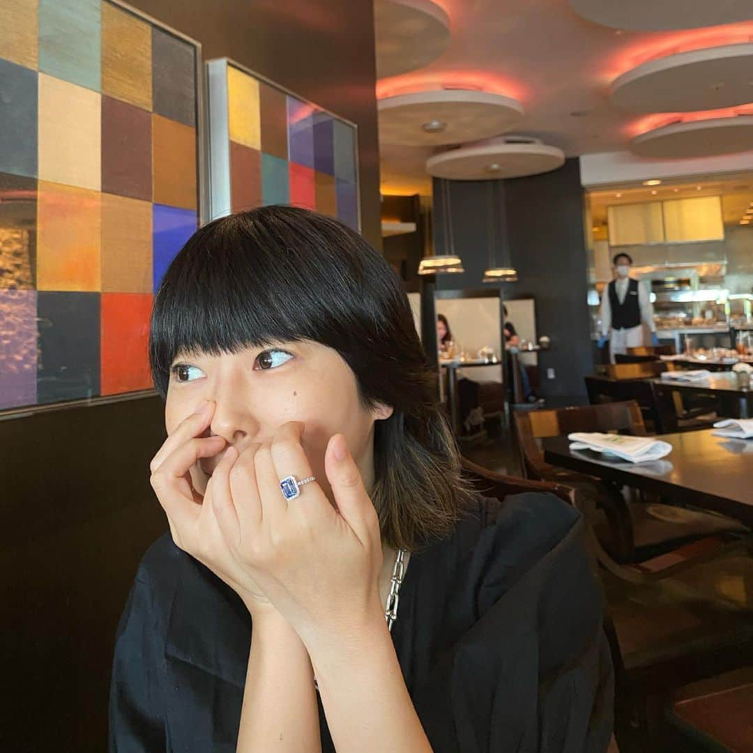 ヨンアさんのインスタグラム写真 - (ヨンアInstagram)「안녕!今日はどんな1日だった？❤️ 私の今日は、人を笑顔にして嬉しい日だった気がする🤭💍 いつもバタバタ動いてる忙しい毎日だけど、きっと性格的にジッと出来ないんだろうね。。😂  今日は息子と、コロナ無くなったらどこに行きたい?と聞いたら韓国のおばあちゃんの家って🥺 そうね、ママもママが会いたいなぁ〜なんて話したらハグしてくれた👦🏻なんか、最近は気持ちを話せるようになってる♡嬉しいな #그래코로나가없어지면젤먼저할머니네가자 #나도내엄마가보고싶다 #마스크도이제안녕하고싶네」6月15日 22時13分 - youn1029