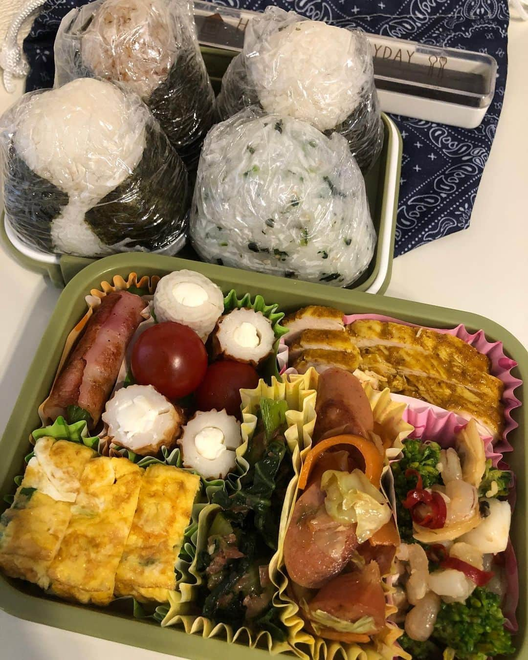 神咲詩織のインスタグラム：「・ ・ ・ ・いつぞやのお弁当👨🏽🍽✨ ・ ・ ・5月末から割と怒涛の日々でして、、、ようやく今週に入り落ち着きました😅 ・ ・ ・おべんとぅーや晩ご飯も作ったのに載せられていなかった物が溜まりに溜まっておりますwww ・ ・ ・ ・ひとまず最近載せれていなかったお弁当🍽✨(4枚あります) ・ ・ ・内容は割愛させていただきます😂 ・ ・ ・ #居酒屋こあら #おべんとこあら #お弁当 #👨🏽 #自炊」