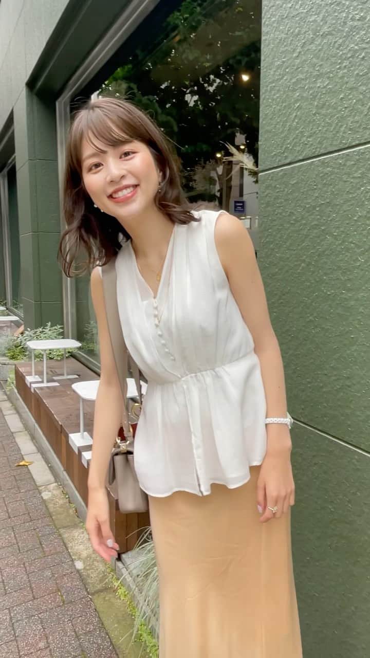 のインスタグラム：「友達が、撮ってくれた😋✨ オレンジ色も夏っぽくてすきー！♡  tops #frayid skirt #frayid 👜 #chloe 👡 #milaowen . . . #リール #リール動画 #オレンジカラー #彼氏目線 #デート風 #お出かけ #シンプルコーデ」