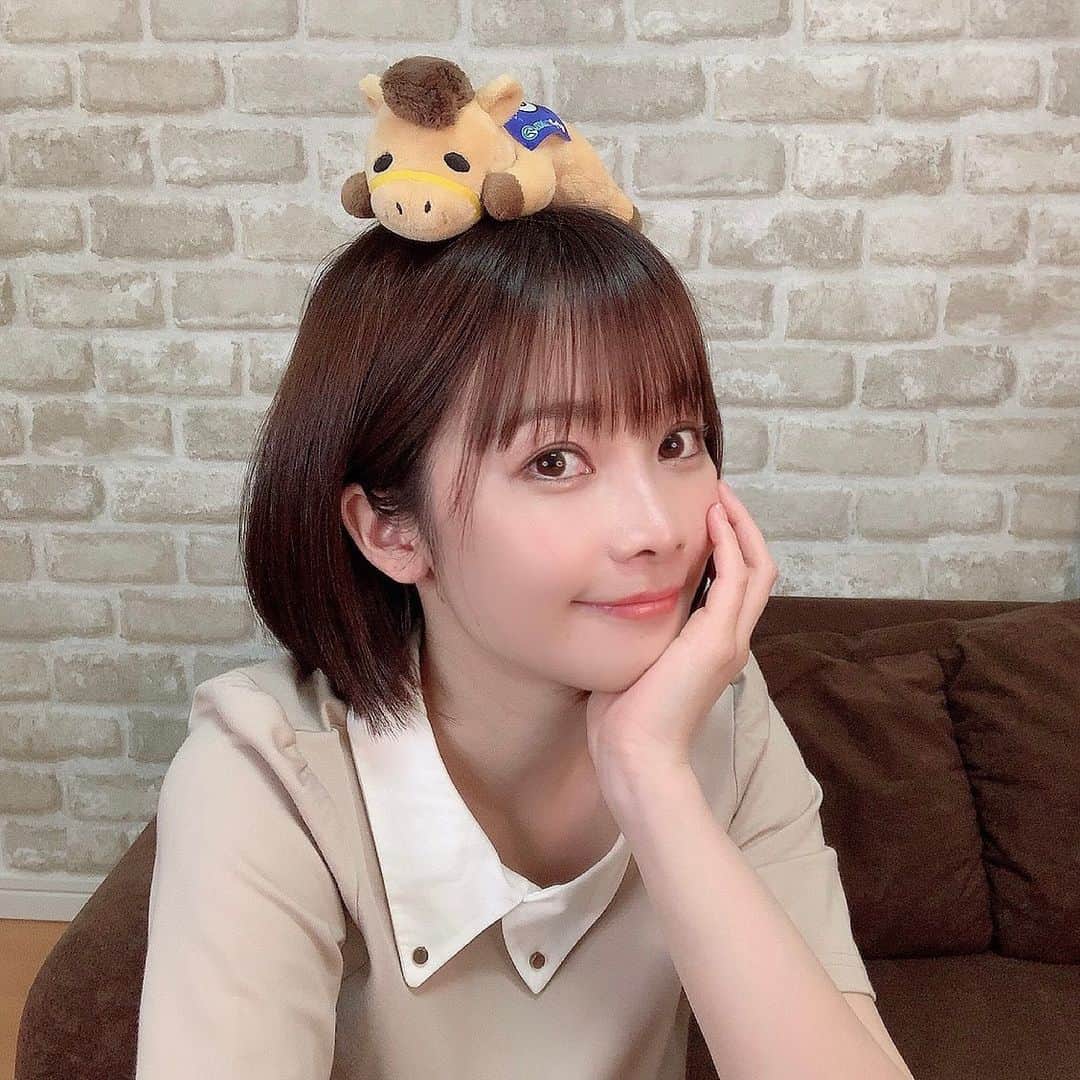 さくまみおのインスタグラム：「ラジオを一番喜んで聴いてくれてるおかんに、職権乱用でサプライズバースデーメッセージを送ってみた🎂☺️💓むふふ  収録の時は放送日が誕生日って気づいてなくて、あとでアフレコしてディレクターに送ったら気前よく編集に加えてくれた☺️高橋D優しい〜ありがとうございます🙏🏻✨  おかんもすぐ気づいてくれてよかった🥰🥰🥰  #ラジ親孝行 #さくまみおのラジオ」
