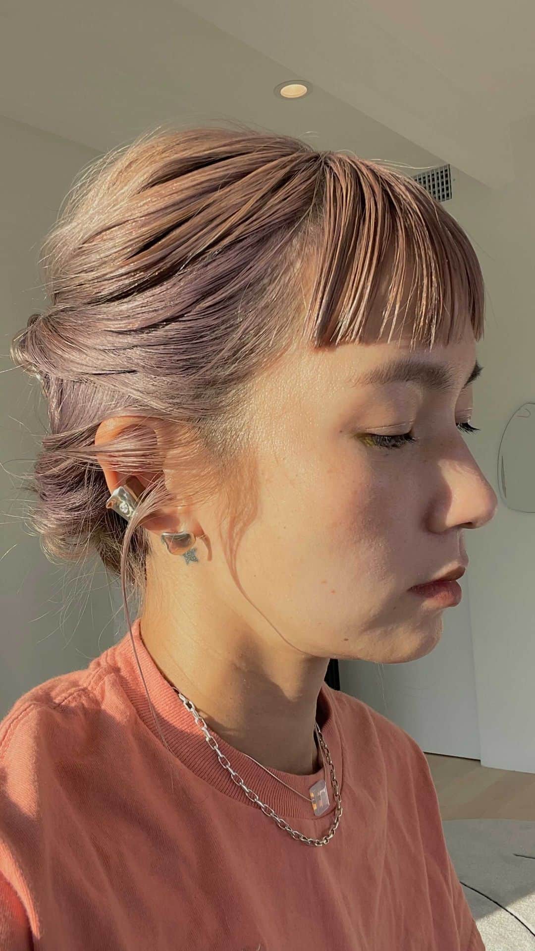 のインスタグラム：「🔸毛先入れ込みヘアアレンジ 🔸カラフルな目の下メイク #mitomamakeup」