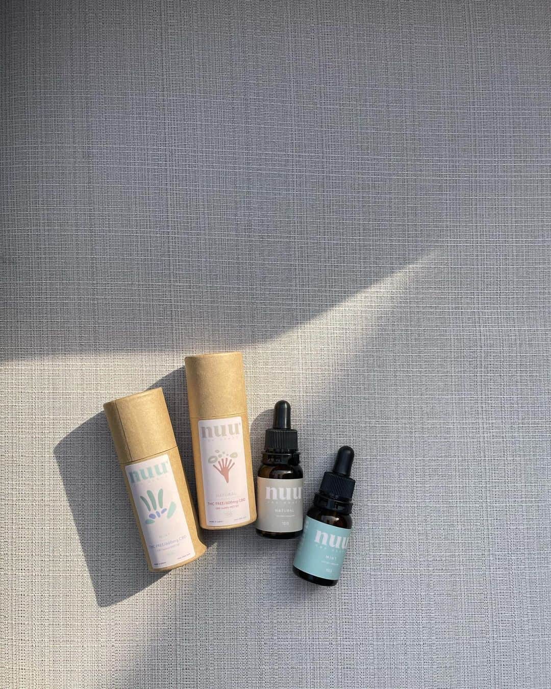 のインスタグラム：「最近使ってるCBD🌱  効能は本当にいっぱいあるけど、わたしは精神をリラックスさせたい時と瞑想前にちょっととってる！🧘‍♂️✨  最近考え事多くて頭爆発しそうだから、 頭を空にしてもっと感覚をリリースしたい🤯😂  でも久々に内観の波に乗ってて 毎日何か気がつきがあってとっても楽しい！  #cbdオイル #瞑想 #medetation」