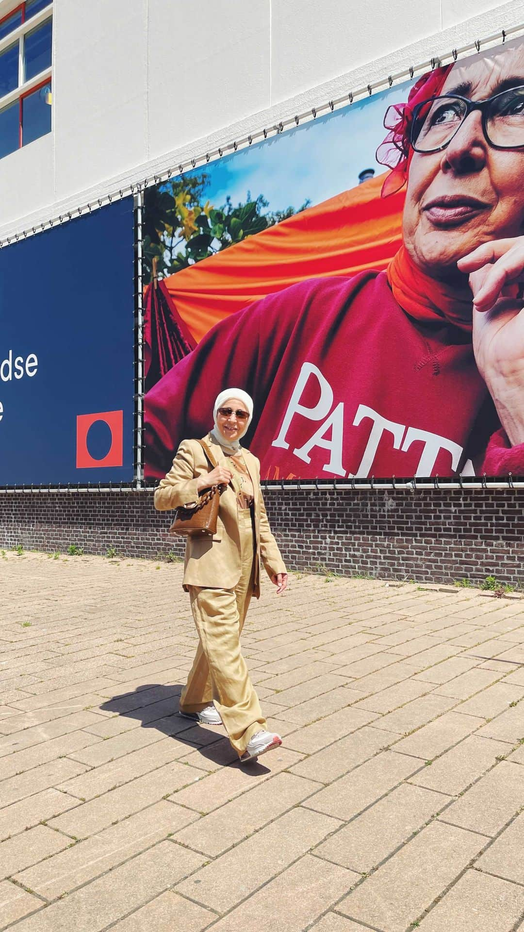 ナジャテ・ルカイルのインスタグラム：「Took mama to see herself on the @nlfotomuseum billboard 🤩🤲🏽🥰 Better keep an eye out when you are on the streets these days, auntie Najate might pop up on an ad wall near you 👀」