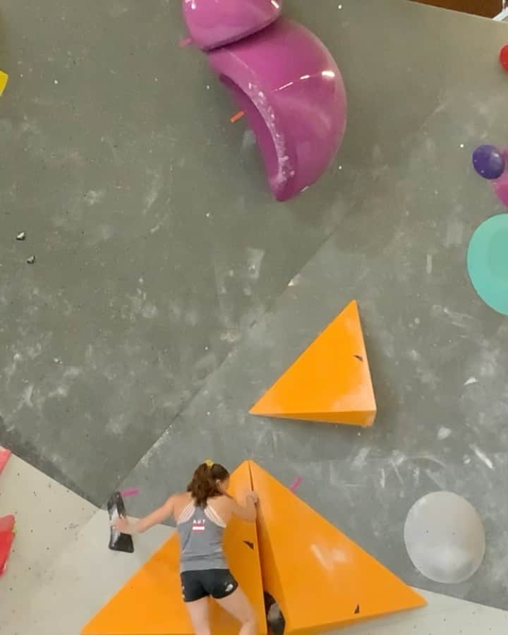 ユリア・フィシェルのインスタグラム：「Comp simulations and selections are done, just one more week until the start of the season! It was great to get the chance to practice some comp skills in both bouldering and lead, but I decided to focus on lead only at the Worldcup in Innsbruck. Bring it on already, I can't wait any longer 🤪💥」