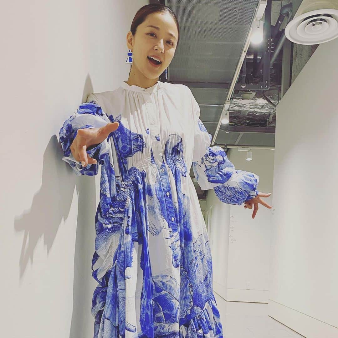 中越典子さんのインスタグラム写真 - (中越典子Instagram)「日本テレビ「世界まる見え！テレビ特捜部」 6/21(月)20:00〜OA  雨ですね、 地球が潤いますね🌏🌈  先日、あこがれの所ジョージさんとお仕事できました。 かっこいい大人！永遠の遊び上手 。と、勝手に思っています！  番組、よかったら観てね🤍 今日は特捜9も放送！  ピアス #trimclay  ワンピース #enfold」6月16日 14時31分 - nakagoshi_noriko.official