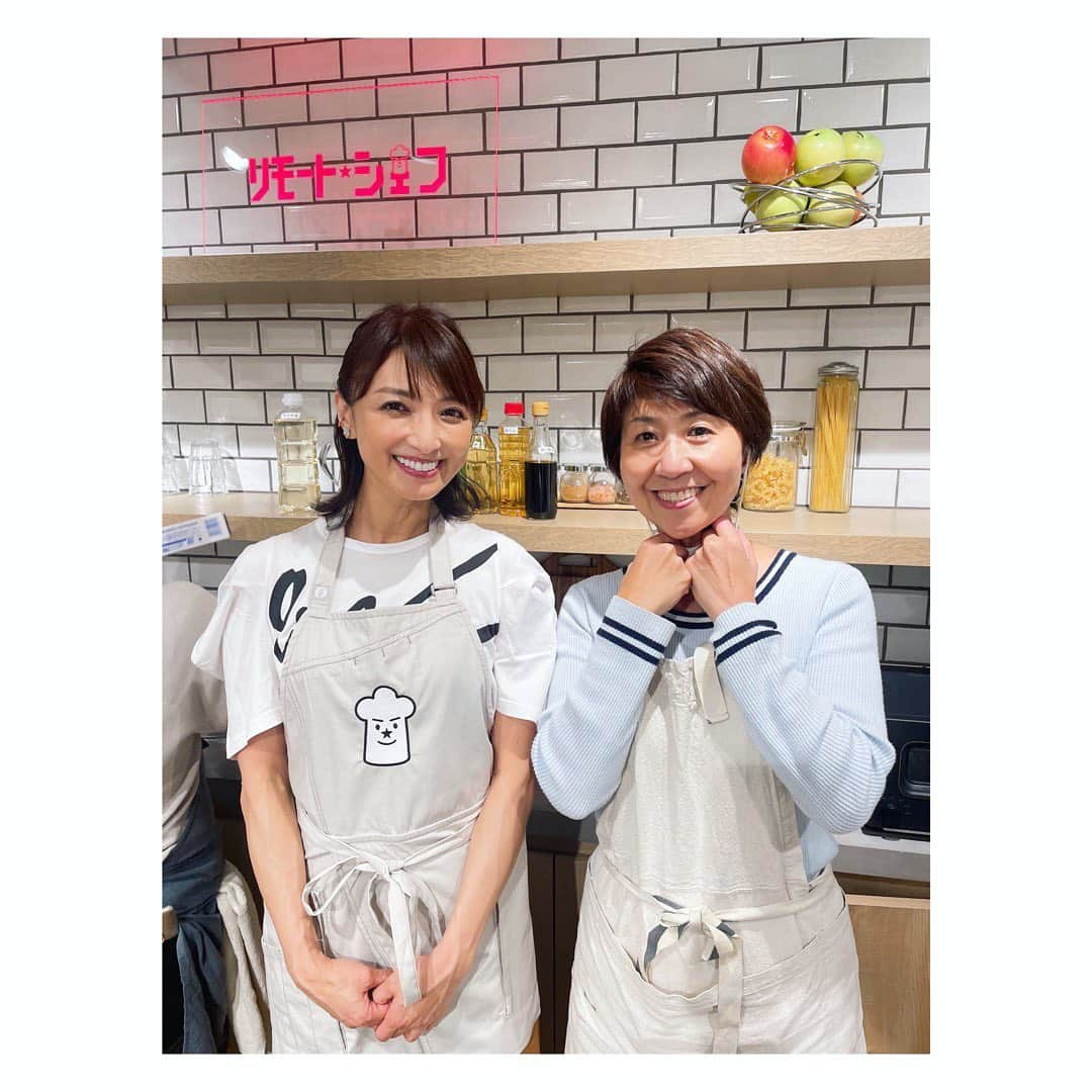 望月理恵さんのインスタグラム写真 - (望月理恵Instagram)「フードコーディネーターの 尾身さん❣️ プライベートではよく遊んでますが、 久しぶりにお仕事をご一緒しました😋  他にも仲良しメンバーがたくさん見守ってくれてるという ありがたい現場でした。 日曜18時からBSフジでOA  「リモートシェフ」 20日クッカーとして出演します。」6月16日 14時24分 - mochiee28