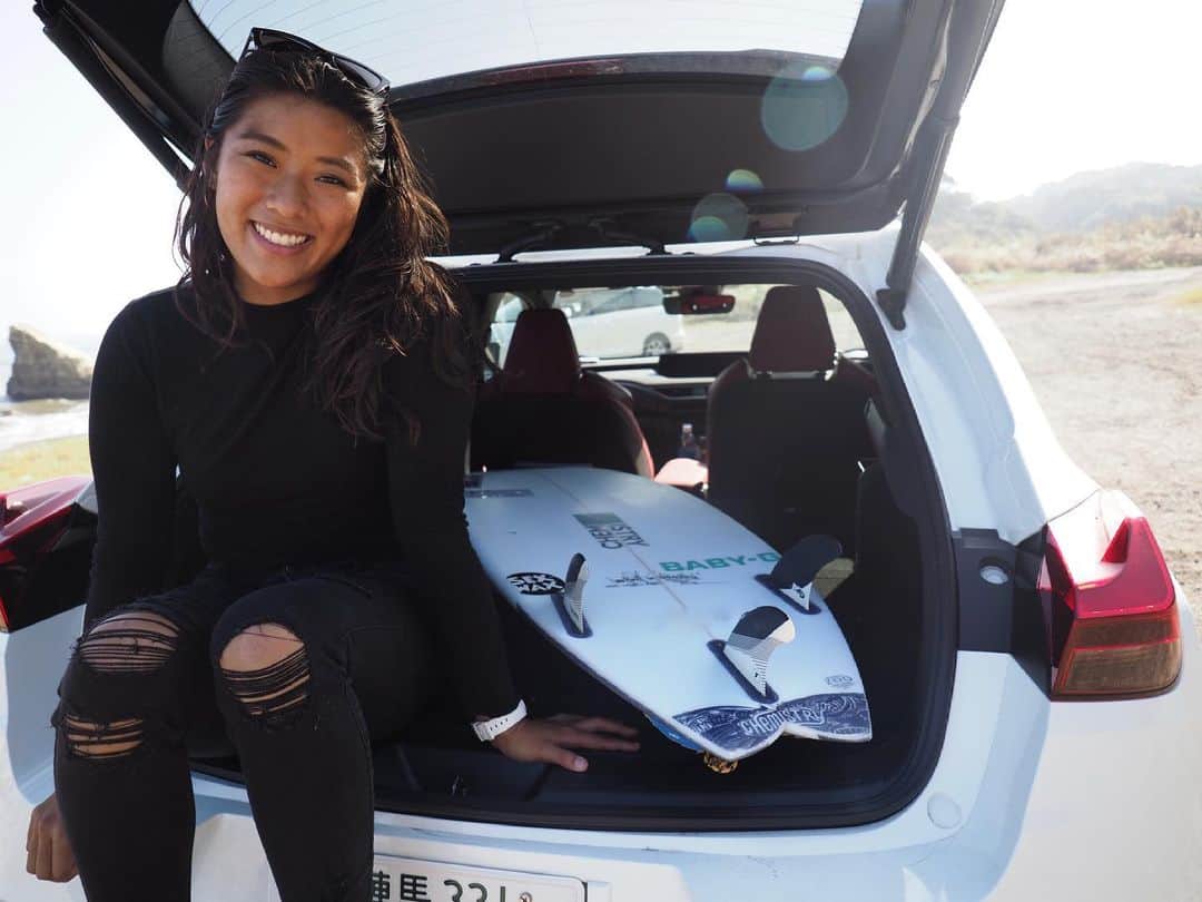 前田マヒナのインスタグラム：「Feeling boujee riding a white @lexus_jp #lexuskoishikawa #ux250h   @kairisphotoworld」