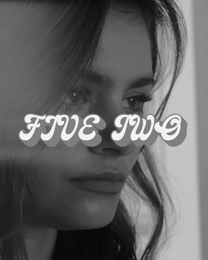 ジャッキー・リーのインスタグラム：「This is the first song I’ve dropped as a truly independent artist — no label, no management, and absolutely no budget. It’s the first song I’ve recorded, mixed, and released myself. It’s the scariest moment of my career, and that’s how I know it’s the right move. This is me — owning my sound and my image, owning my strengths and weaknesses, owning my future wins and losses. And it feels good.  FIVE TWO video out now linkinbio — video by @jakilleen beat by @corbettmusic  📸: @jana_akkari  🐐: @calscruby」