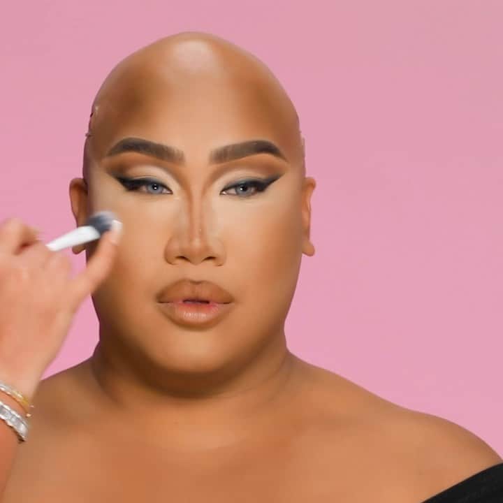 Hrush Achemyanのインスタグラム：「New Video over on my Youtube Channel transforming @patrickstarrr into my twin and using the new @OneSize ✨  We had so much fun with this one! Link in bio #AD #onesize」