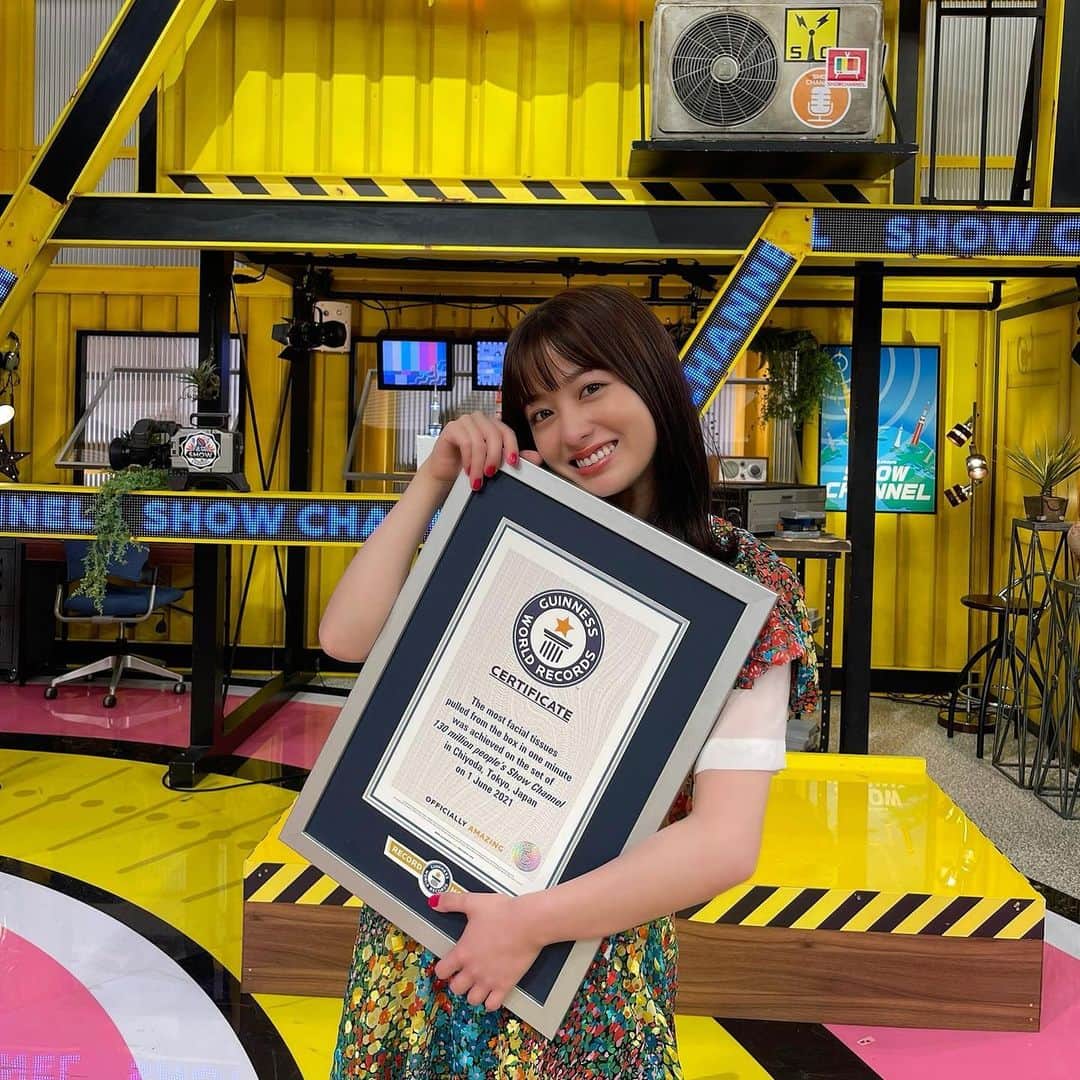 橋本環奈のインスタグラム：「こんにちは！環奈MGです。  確かに仰天しました。  #橋本環奈 #橋本環奈2021 #橋本環奈マネージャー #ギネス世界記録」