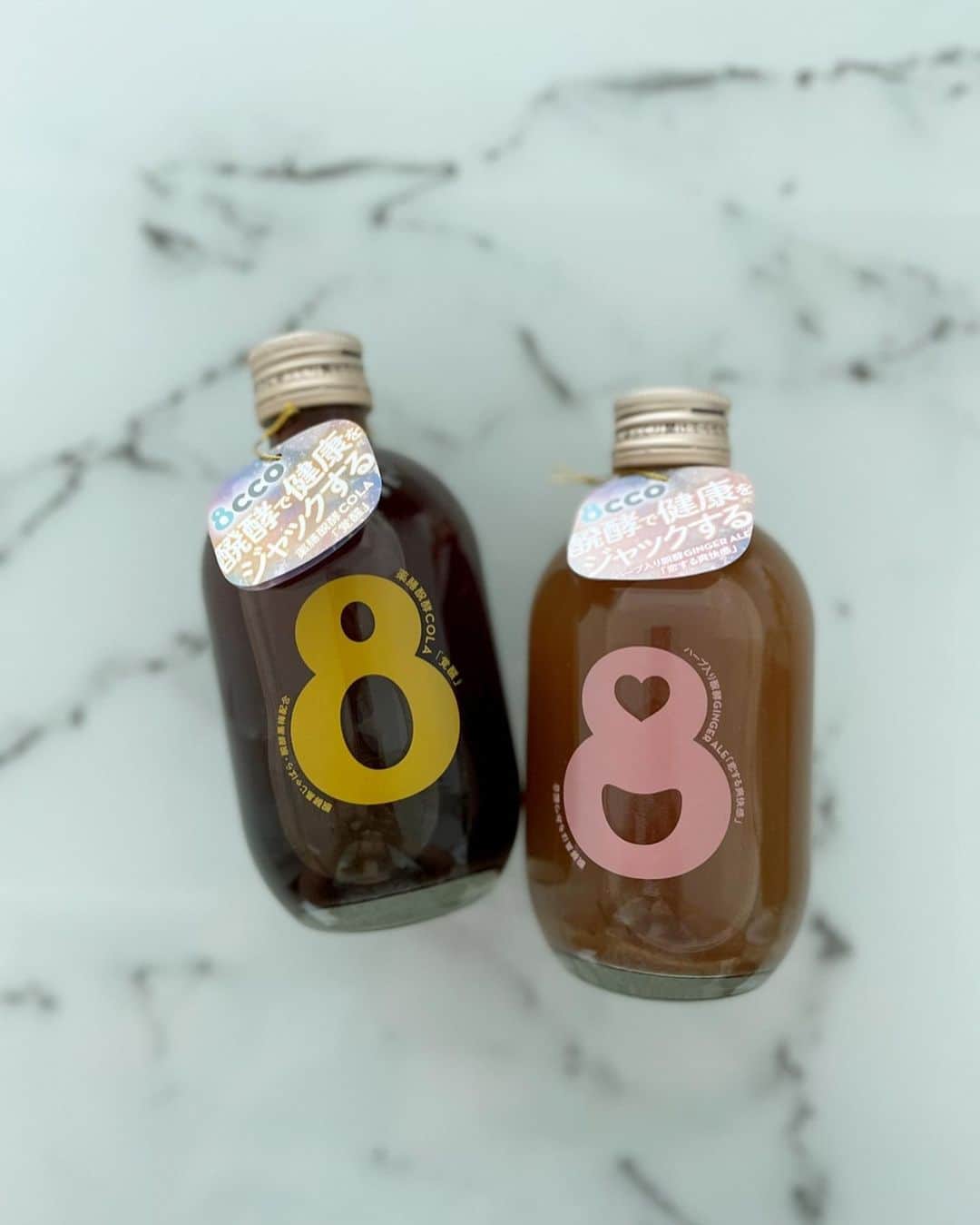 祥子さんのインスタグラム写真 - (祥子Instagram)「健康をジャックされました😎🥤 「8cco」の ・薬膳発酵コーラの素 ・ハーブ入りジンジャーエールの素 この２つにハマってしまった♡  親友のりょこがプロデューサーとして携わり発売されているこの二つの素。  飲んだ瞬間にしゅわしゅわ発酵の魔法をかけられました😍🪄  日々の暮らしの中で薬膳と呼ばれる物を摂取するのはなかなか難しいけれど、 このドリンクの素を使えば手軽に美味しく摂取出来る上に、健康になれる🤍  飲み方も色々バリエーションがあって🍹 炭酸で割るのはもちろん、ミルクやアルコールと割ってもよしなんだって😋 ちなみに私はミルクで割って飲むのが好き♡  これからもずっと健康で居たいと願う私にはもってこいなのよ😍 りょこー！ こんな素敵な商品をありがとう💓  "ここぞ！"のタイミングで注入するわ💖  #オススメ #8cco #薬膳発酵コーラ #ハーブ入りジンジャーエール #薬膳 #薬膳ドリンク #美味しい #飲みやすい #薬膳で健康をジャックする #しょこりょこ」6月16日 11時09分 - sho_ko.0413