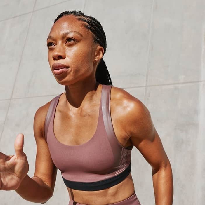 アリソン・フェリックスのインスタグラム：「It’s here! The next chapter in my collaboration series with @athleta - The Limited Edition Allyson Felix + Athleta collection⁣ ⁣ Thrilled to share this new collection! I had such an amazing time designing these pieces and I can not wait to see them on you all. Tap this post to shop it with Instagram early access before it goes online on 6/22—and tune into the live shopping event on @athleta ’s IGTV! #PowerOfShe #AthletaxAllyson」