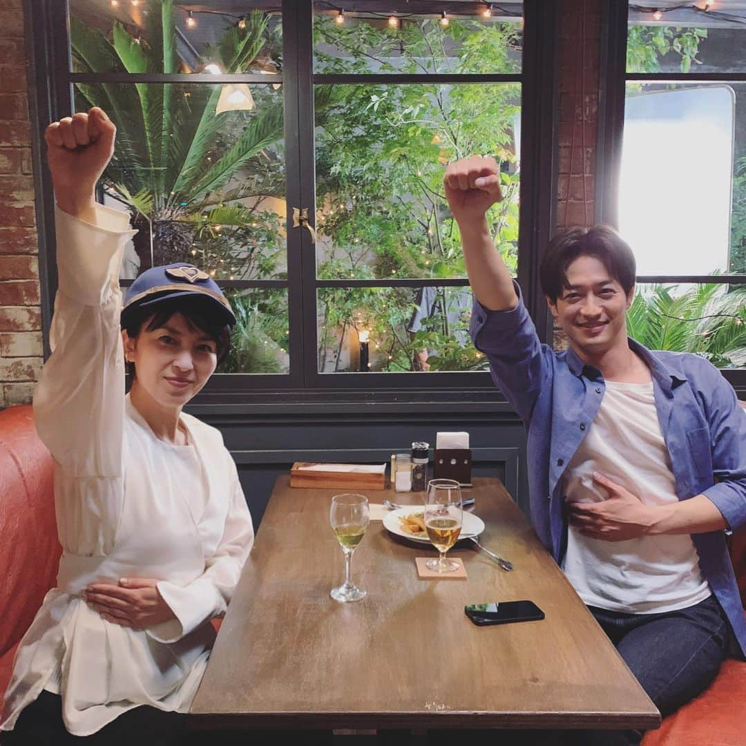 大豆田とわ子と三人の元夫のインスタグラム：「放送後ですが…  出発ー❗️  #まめ夫 #大豆田とわ子と三人の元夫 #ありがとうございました #松たか子 #竹財輝之助 #dvd発売 #11月5日 #2人ともシミ隠してる」