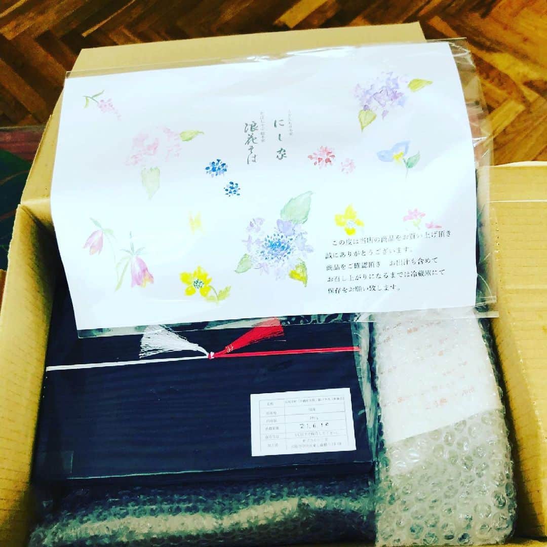 のインスタグラム：「浪花そばにし家の鍋🫕セット 手束商事社長てっちゃん！ 高知県宿毛市梶原食品の豆腐セット、豊ノ島の実家！ 栗山米穀店社長 有難うございます♪ 感謝🙇🙇🙇🙇🙇🙇」