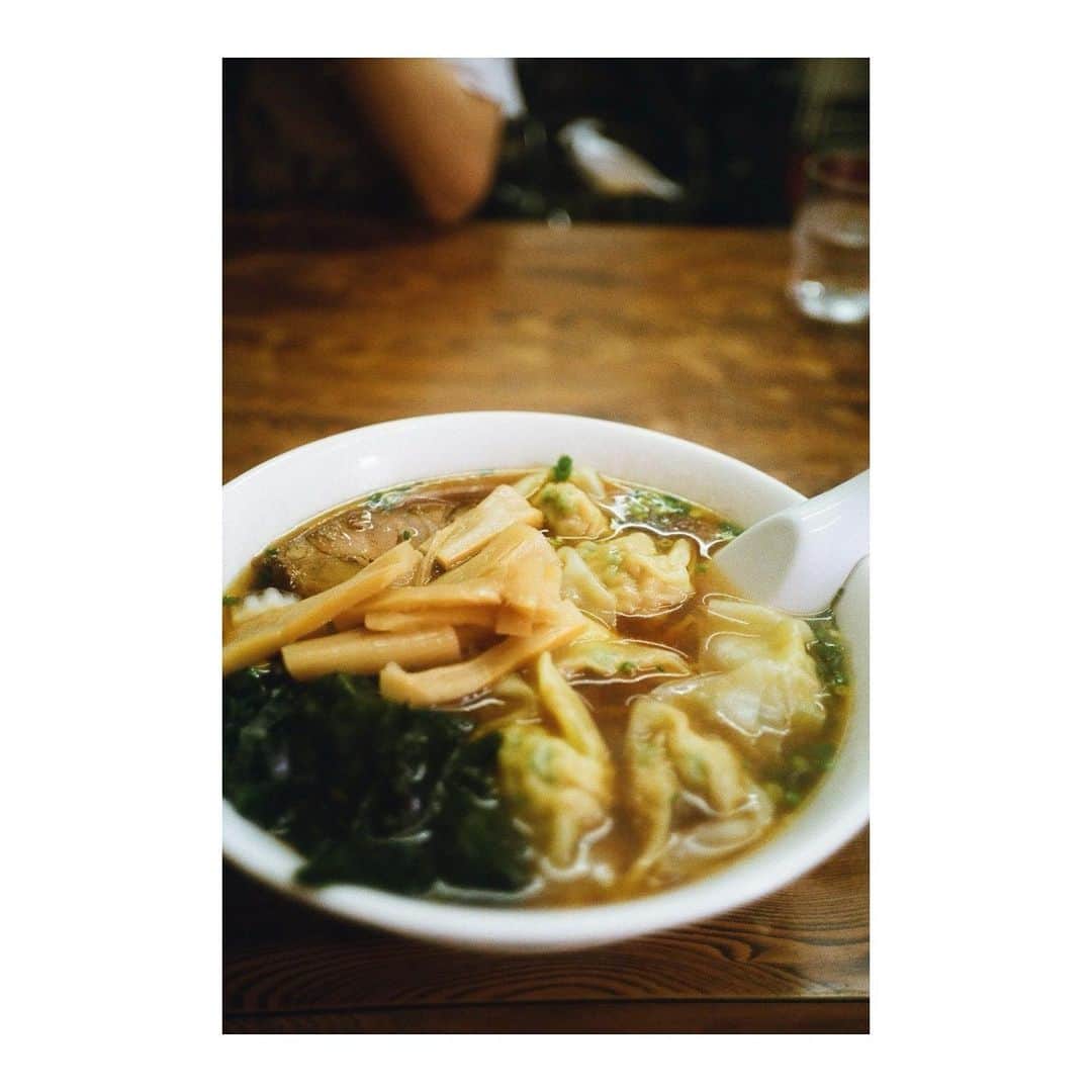 桃果さんのインスタグラム写真 - (桃果Instagram)「.  ここの餃子🥟 ほんっとに！美味しかった！！😳  あさみさん @abeasamidesu が 食べてたワンタン麺も美味しそうだった…🤤 次行った時食べよ〜」6月17日 0時09分 - momoka_825_