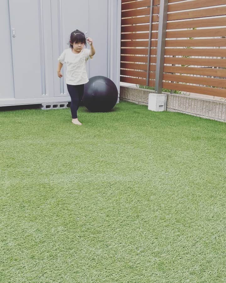 大菅小百合のインスタグラム：「跳び箱を初めて6日目に成功‼️👏🏻👏🏻 幼稚園でもやったりしているようだけど体操の体験に行ってから跳び箱に挑戦するように🏃‍♀️ 飛べた瞬間に立ち会えて嬉しかった❤️ 自信がついたねっ💪🏻😊 ・ ・ ・ #跳び箱 #成功 #跳び箱できた記念日 #記録用 #年中さん #4y2m」