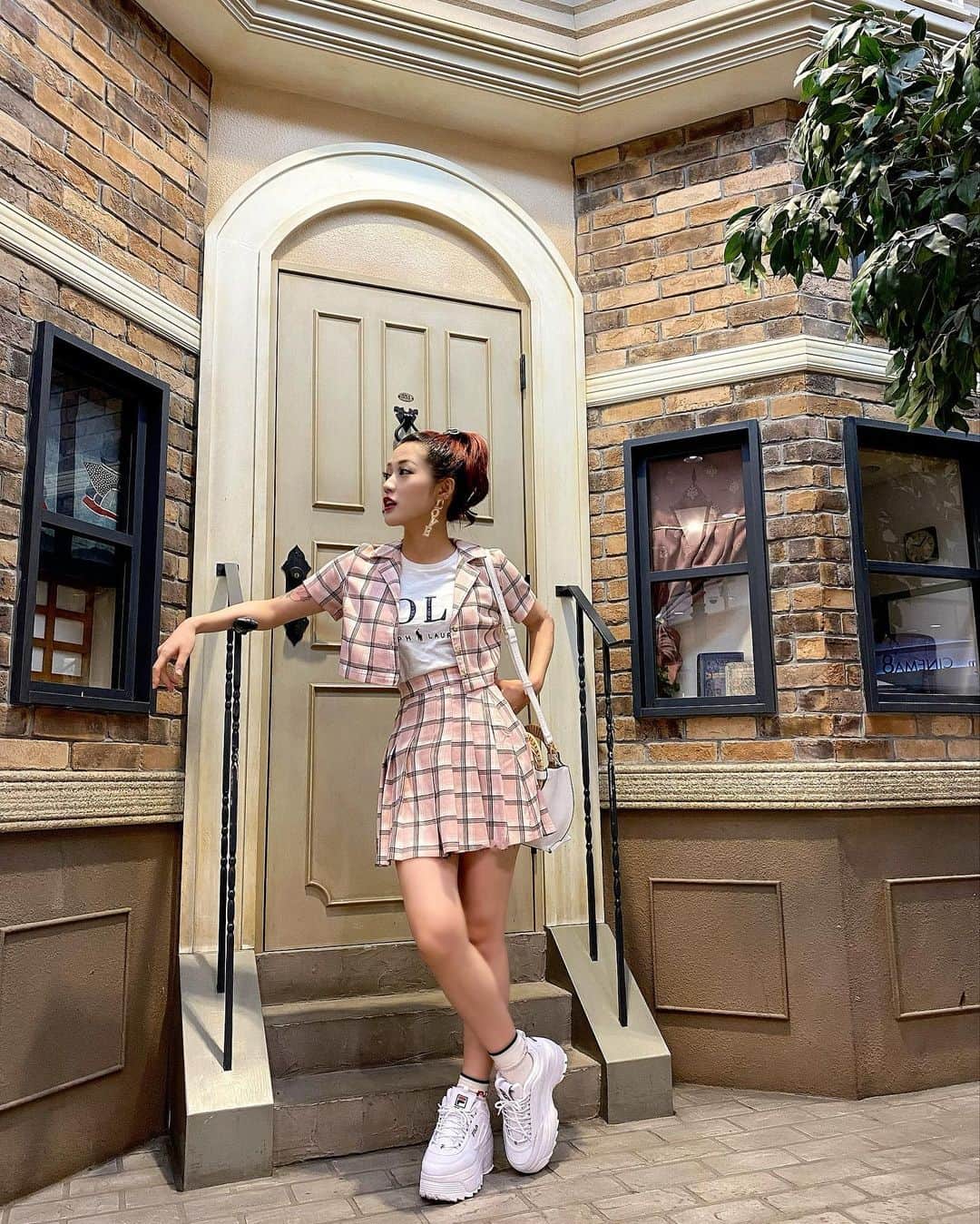 のインスタグラム：「. 今日で産後２０日目👶🏻🍒  ３週間前の今頃は スーパームーン🌛皆既月食を楽しみにしつつ陣痛に耐えていました😳 あの時は人生で1番と言っていいほどの痛みにビックリしていたけど、産まれた時の感動と、日々成長する自分とパパ👨🏻の遺伝子🧬たっぷりの娘を見ると【素晴らしい思い出】になります(*´꒳`*)💕ネ。  ⭐️２０２１年８月２９日(SUN) 　　１８：００開演 🎭R’Sアートコートホール 💖JPN dance祭　2021💖  ↑出演します╰(*´︶`*)╯♡  1年ぶりの舞台なので私もとっても楽しみ🌺 ぜひ観に来てくださいネ🌈✨✨  #polo #holister #chanel #ponytail #date #dance #stage #perform #performance #sneakers #setup #mama #premama #babygirl #セットアップ　#ホリスター　#日本舞踊　#jpn #舞台　#ステージ　#スニーカー　#スニーカー女子 #スニーカーコーデ #fila #フィラ　#新米ママ　#女の子ママ　#ベビー　#女の子ベビー #新生児」