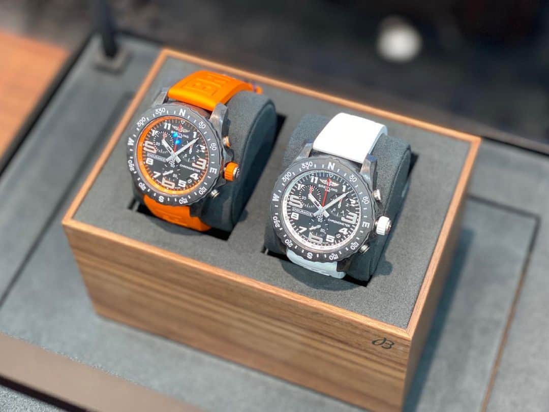外賀幸一さんのインスタグラム写真 - (外賀幸一Instagram)「"𝘽𝙍𝙀𝙄𝙏𝙇𝙄𝙉𝙂＂  きょうの「外賀CHECK」は スイスの腕時計・BREITLING その専門店にお邪魔しました！  機能性は当然ながら デザインも目を惹くものばかり♬  店内もオシャレだし、 店の前では定禅寺通の青葉が 気持ちよく迎えてくれますよ♪  ありがとうございました☆  #breitling #ブライトリング  #腕時計  #外賀check #ohバンデス」6月16日 17時36分 - 51geka51