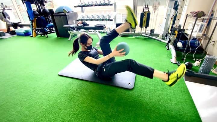 利水翔のインスタグラム：「. . Training🏀🧘‍♀️🏋️‍♂️🤸‍♀️ 腹筋トレーニングver✨ . 週1〜2はpersonal trainingへ🏃‍♀️ 毎回部分分けしながら鍛えてます💪  頑張るぞー😤♡ . . . . . . . . #enjoy #smile #happy #fishing #angler #training #fitnnes #bodymake」