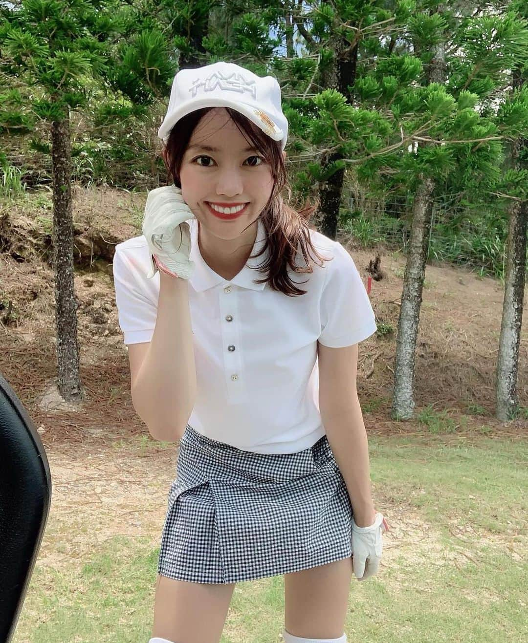 ❤️cutie.jp❤️【キューピー】のインスタグラム：「ゴルフ美女特集🏌️‍♀️ * 今回ご紹介させて頂きますのは 初めてのご紹介になります * hina22221さん＜@hina22221＞のお美しいお写真です📷✨ * ゴルフショップ店員として働かれているhinaさん * 店員さんとして働かれているのでウェアの着こなしが可愛すぎるんです✨ * こちらのコーデとても可愛いのになんと上下合わせて1万もしなかったとのこと😲 * 白のトップスにチェックのスカートはとてもマッチしております🥺 * hinaさんはスタイルが良くお綺麗でコーディネートのセンスも良いので是非皆さん プロフィールチェックして見てください👀 * とんでもなくかわみで御座いました😆  hinaさん 眼福なお写真誠にありがとうございました🥺 これからもこのような素敵な投稿楽しみにしております💓 ＿＿＿＿＿＿＿＿＿＿＿＿＿＿＿＿ ◆◇◆◇◆◇◆◇◆◇◆◇◆◇◆◇ ￣￣￣￣￣￣￣￣￣￣￣￣￣￣￣￣ 紹介をご希望の方は 投稿の写真へのタグ(@cutie.jp) と #キューティー のタグ付けをお願い致します💗💗 ◆◇◆◇◆◇◆◇◆◇◆◇◆◇◆◇ @hina22221 #美人 #かわいい #綺麗 #モデル #ごるふ女子 #ゴルフ女子 #ゴルフウェア #ゴルフコーデ #ゴルフすきな人と繋がりたい #instagood #fashion #instagram #makeup #cute #cutie #kawaii #model」