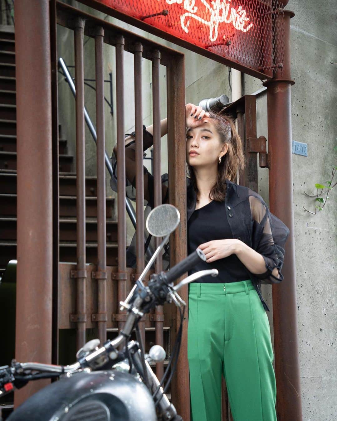 谷川りさこさんのインスタグラム写真 - (谷川りさこInstagram)「greeeen🟩 phot @tommy_tommyy_  #style #fashion#green」6月16日 18時18分 - risakoko